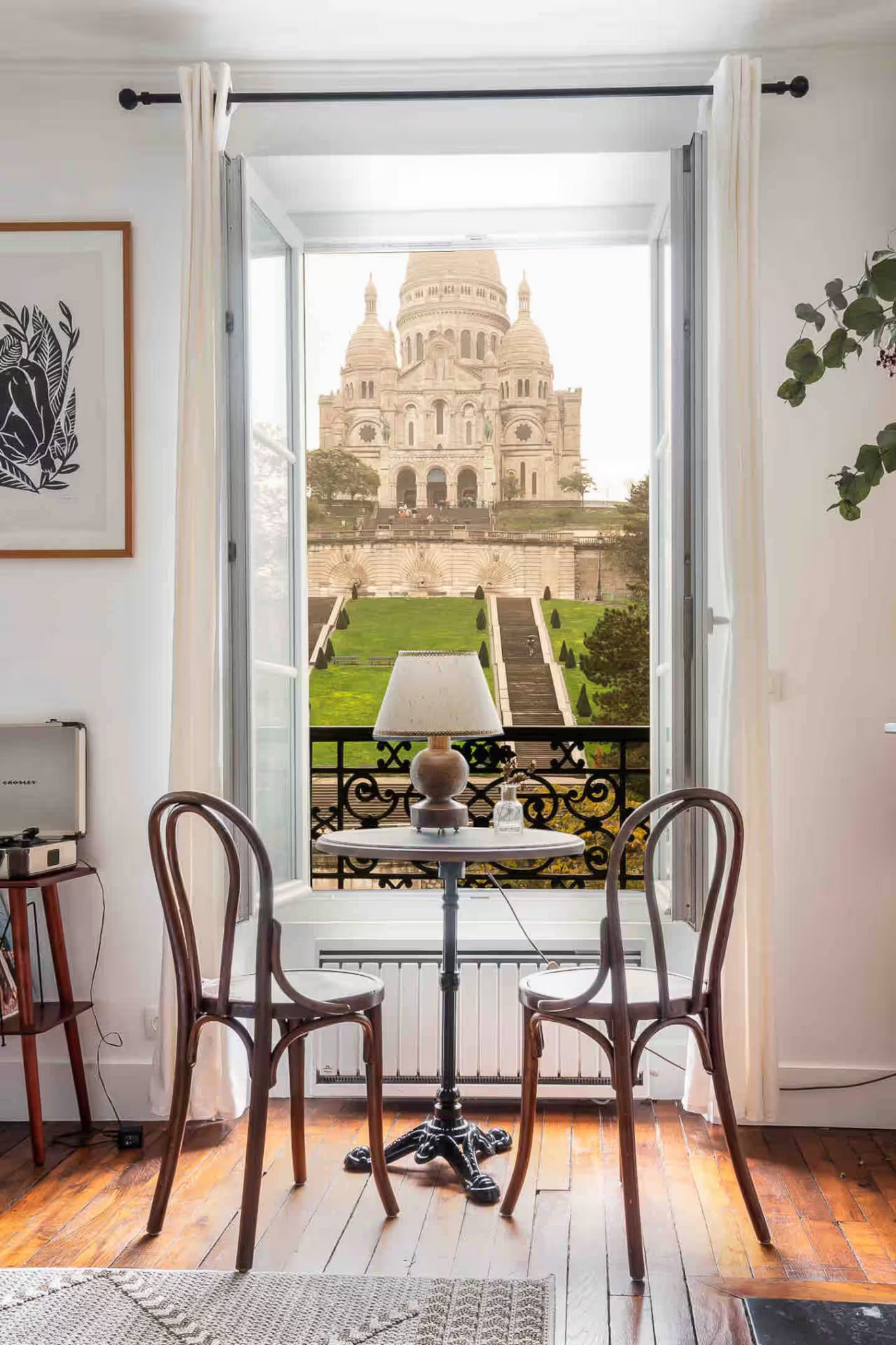 studio Paris à louer vue Sacré-Cœur décoration bohème