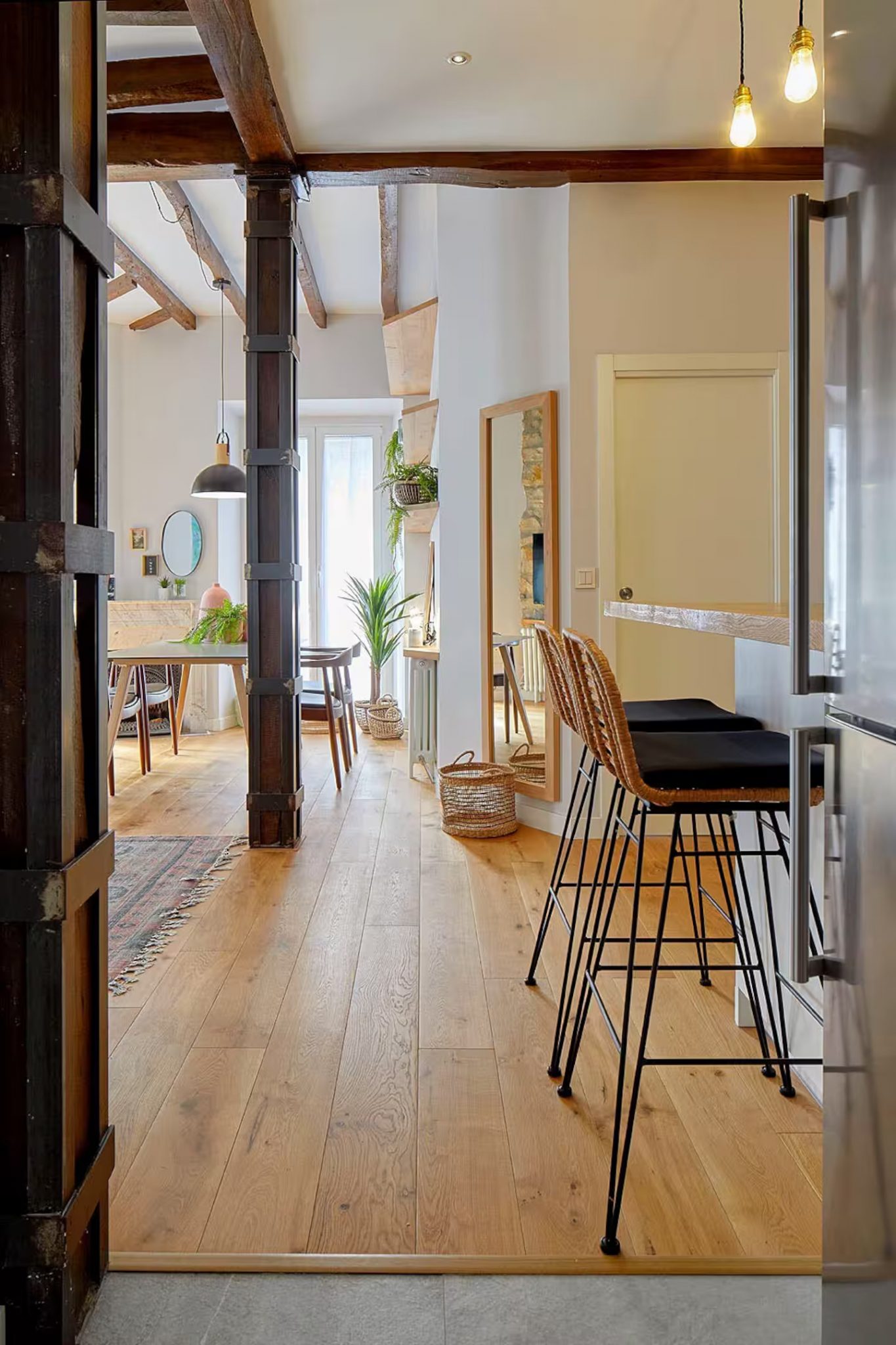 entrée appartement 75m2 avec poutres