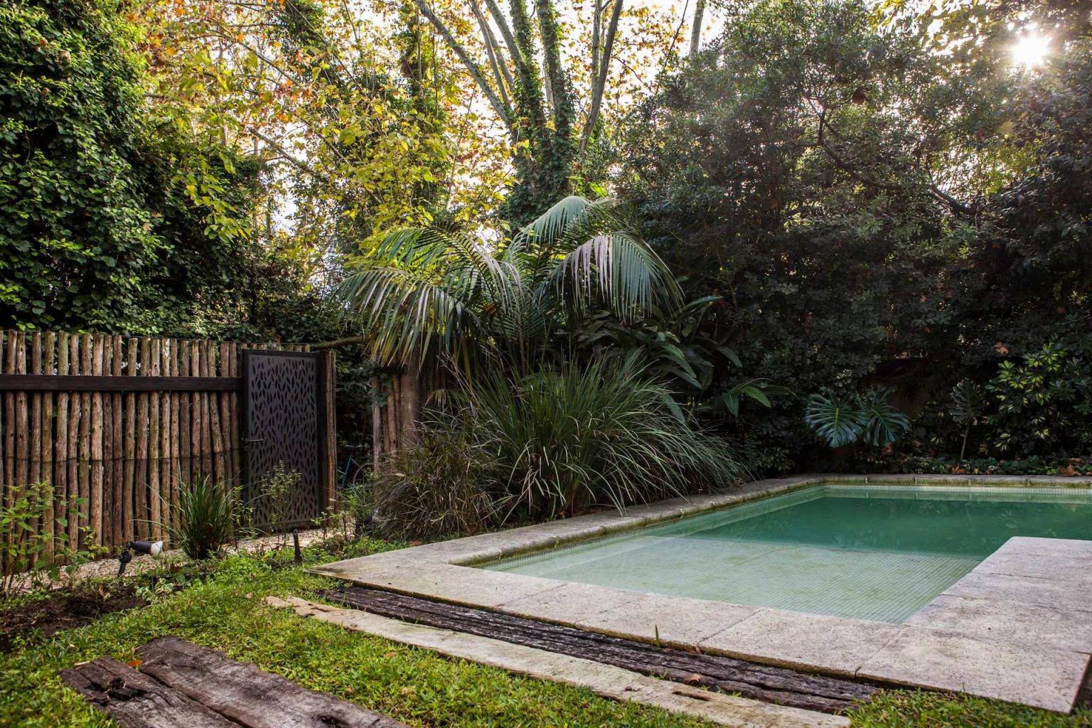 jardin avec piscine