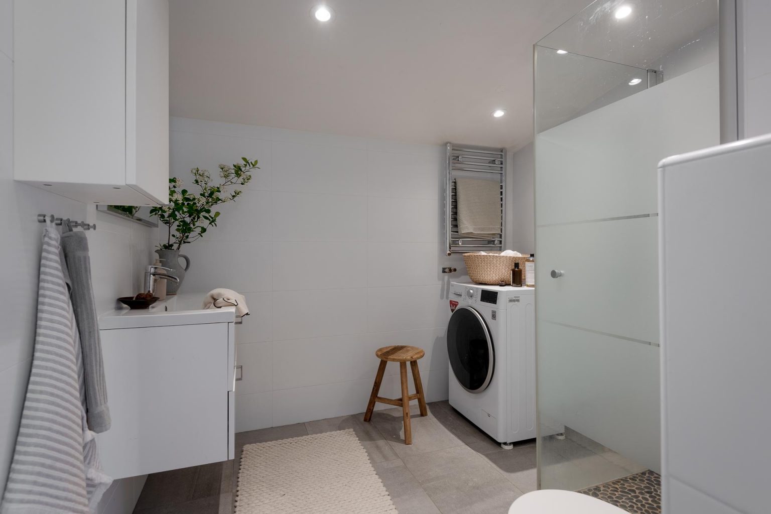 salle de bain blanche