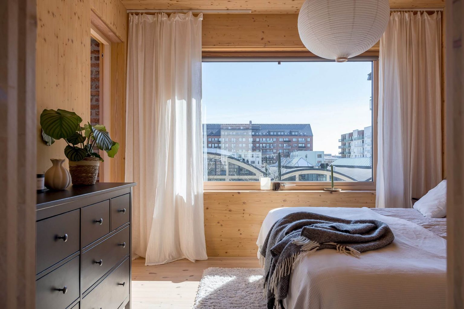 chambre murs bois