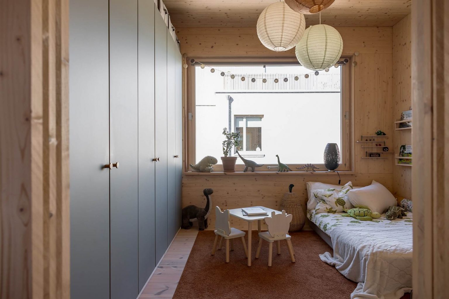chambre murs bois