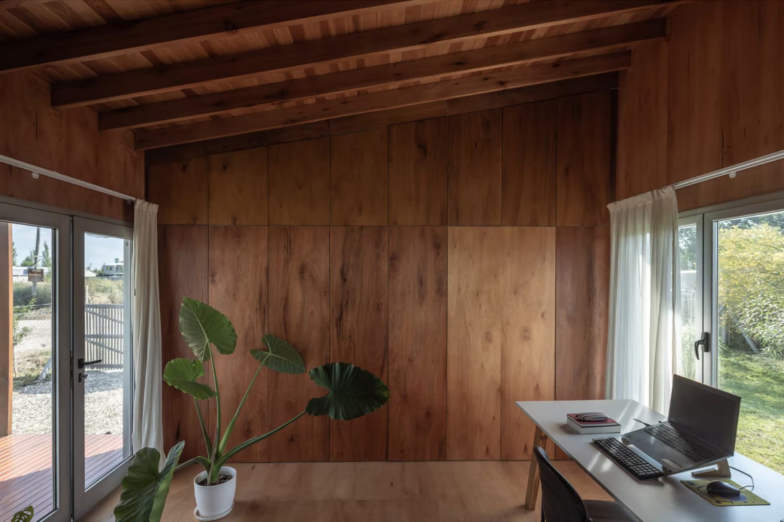 bureau petite maison 64m2 bois et tôle