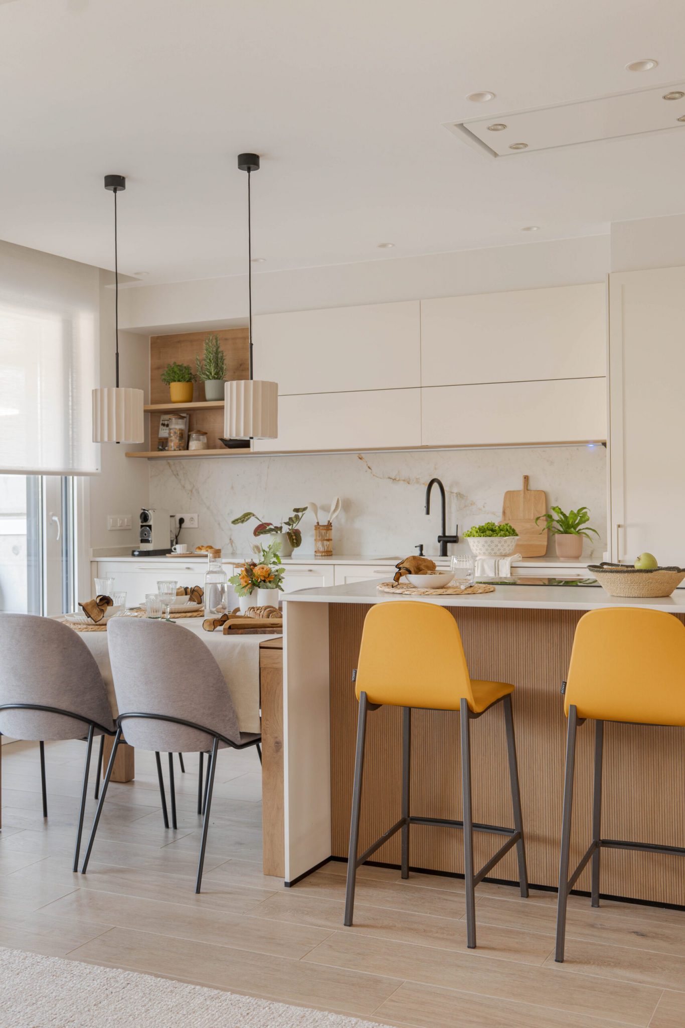 cuisine ouverte sur salon décoration contemporaine