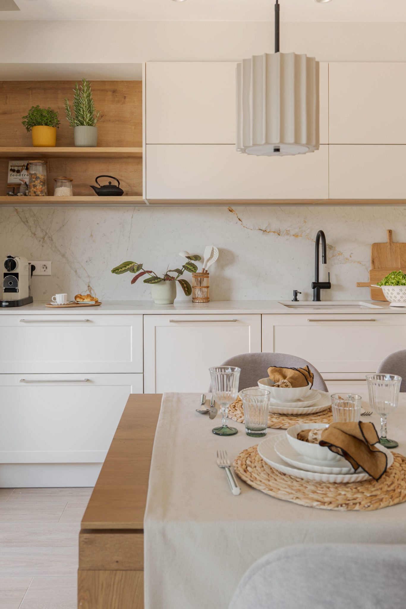 cuisine ouverte sur salon décoration contemporaine