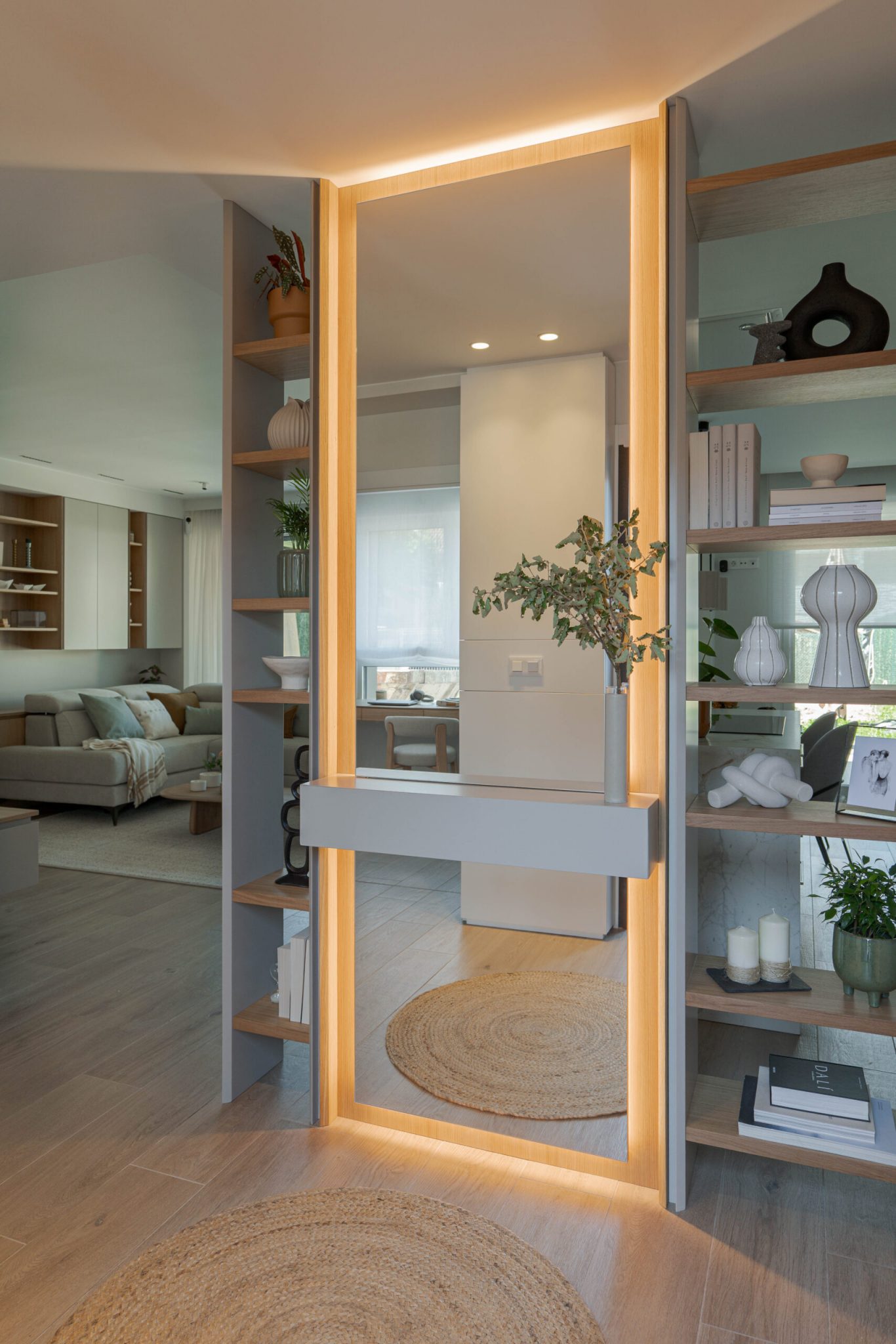 entrée avec miroir et meuble sur mesure