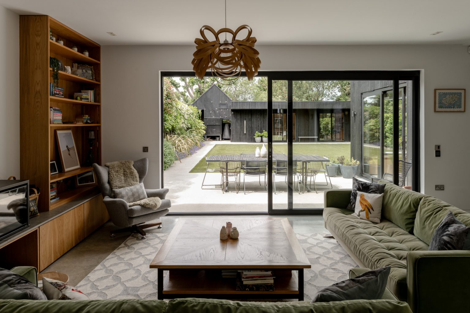 salon avec poêle décoration contemporaine maison architecte