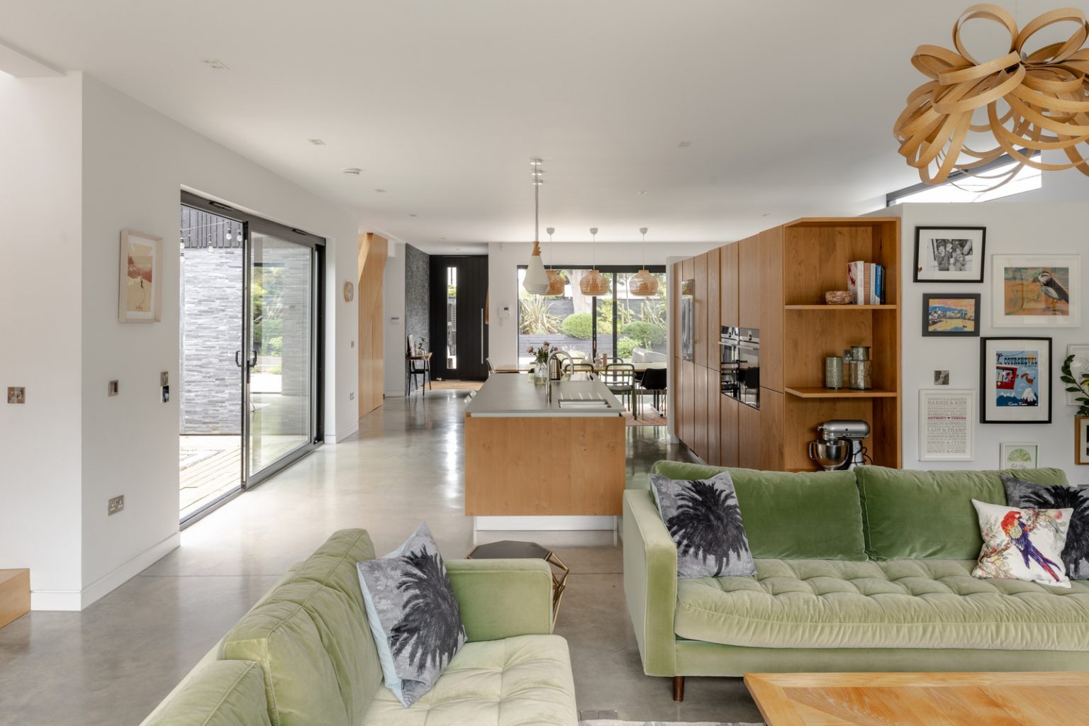 salon avec poêle décoration contemporaine maison architecte