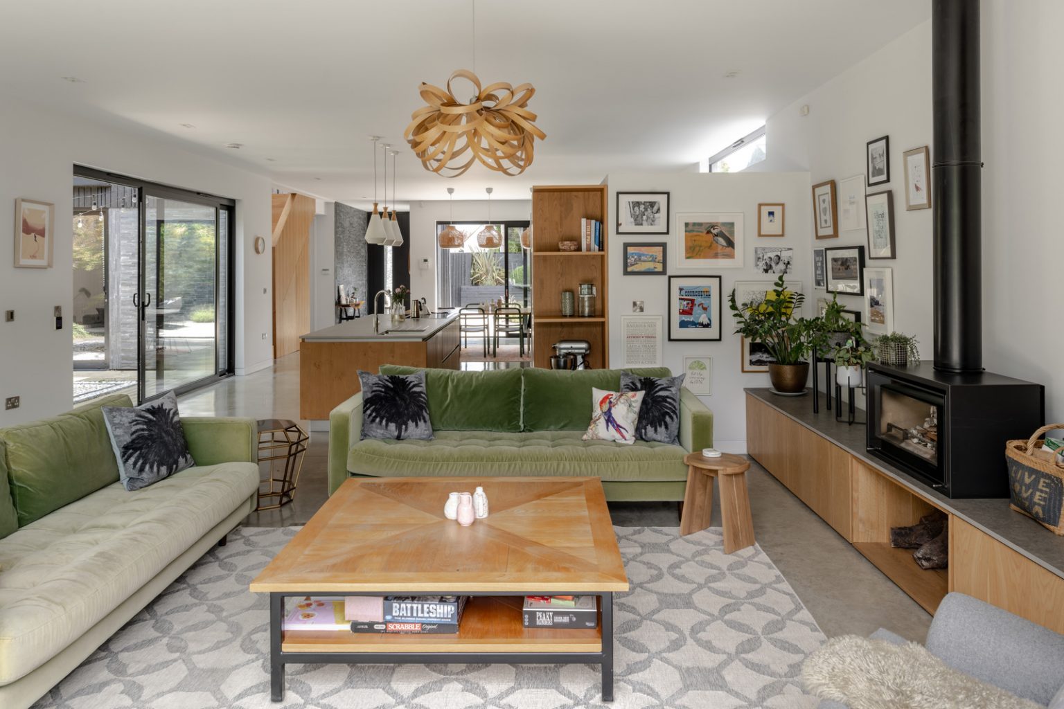 salon avec poêle décoration contemporaine maison architecte