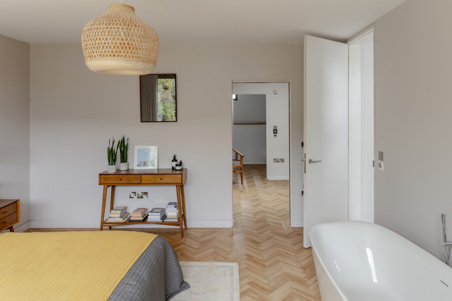chambre avec baignoire décoration contemporaine