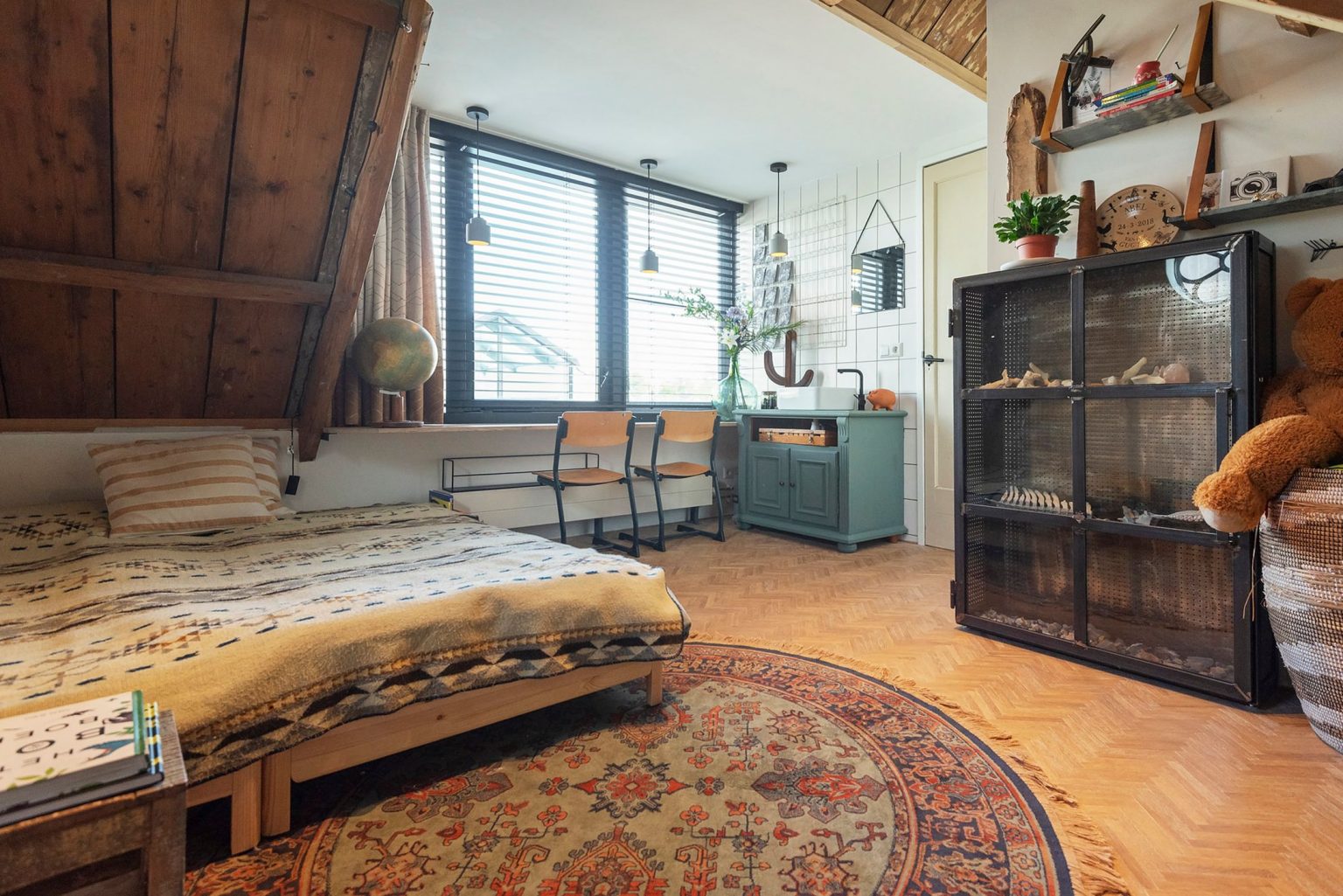 chambre mansardée décoration bohème