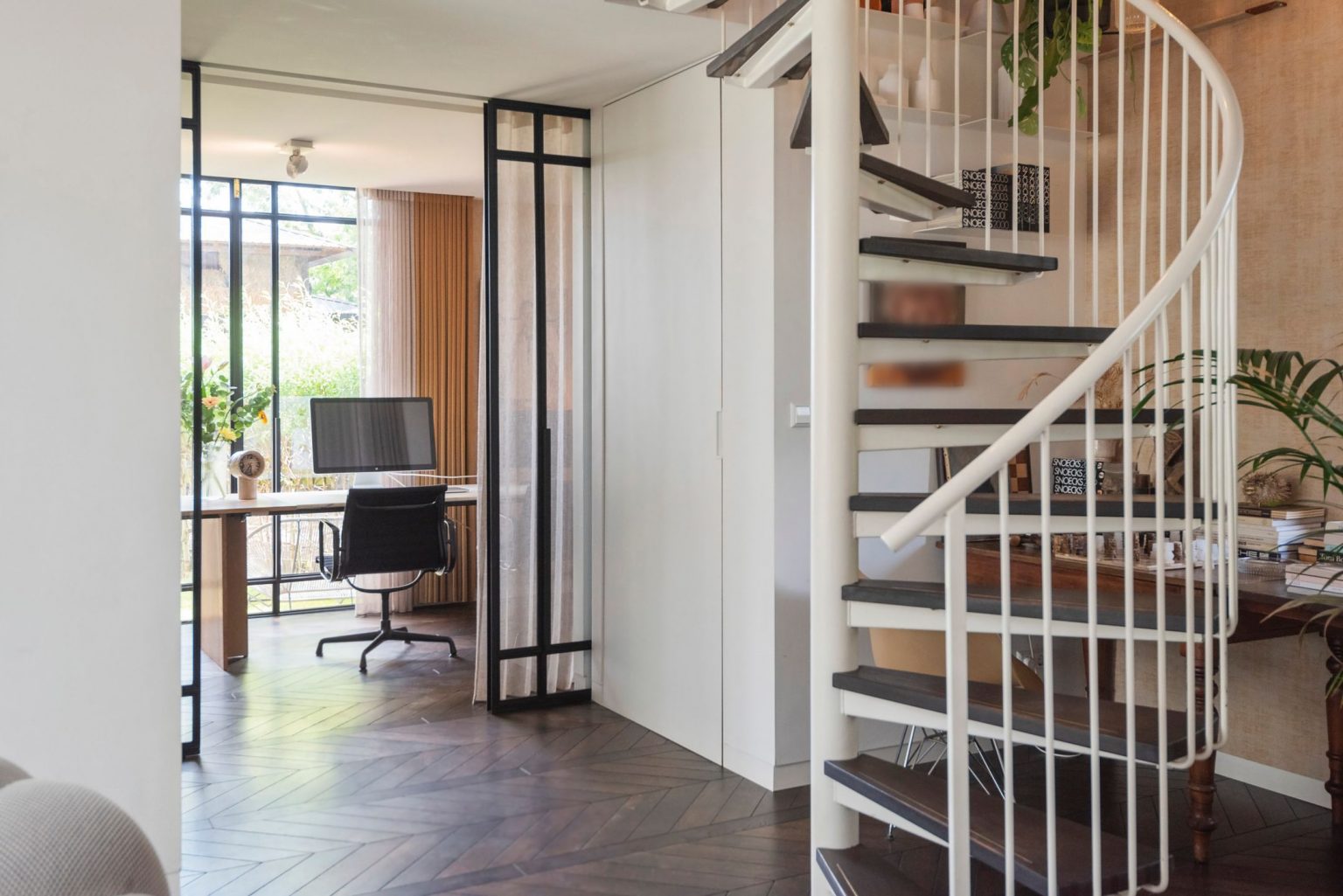 escalier métal et bois design en colimaçon