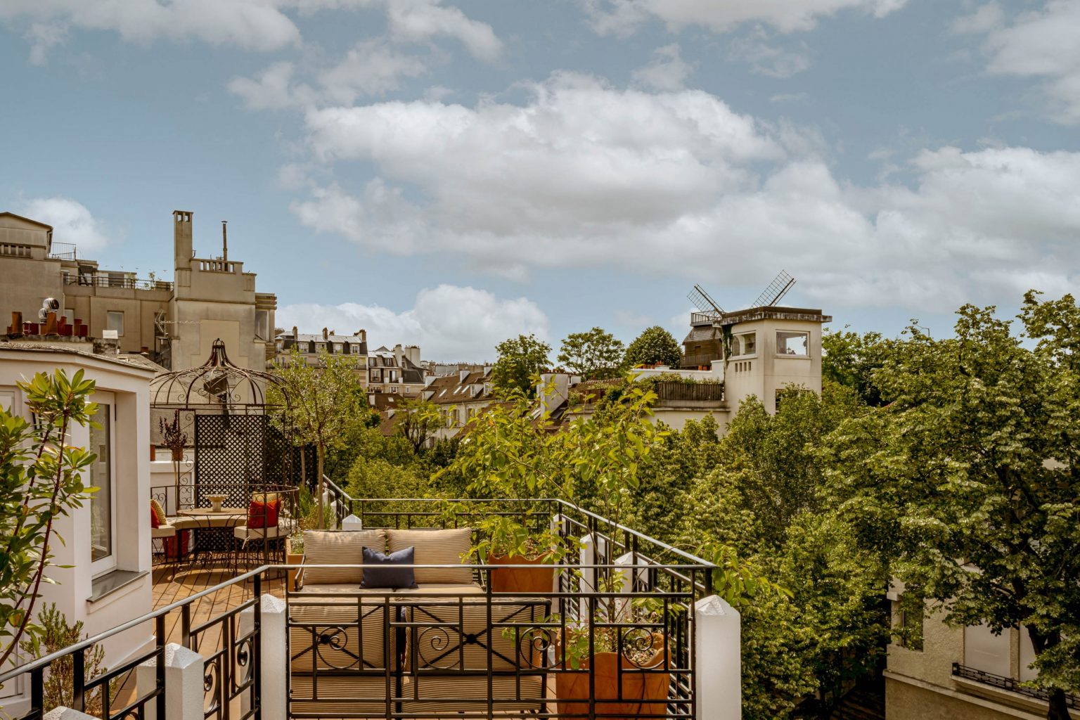 terrasse vue Moulin Rouge maison Montmartre Iconic House