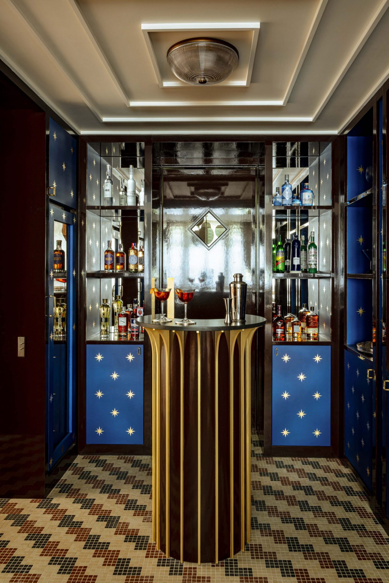 bar style classique chic par Iconic House