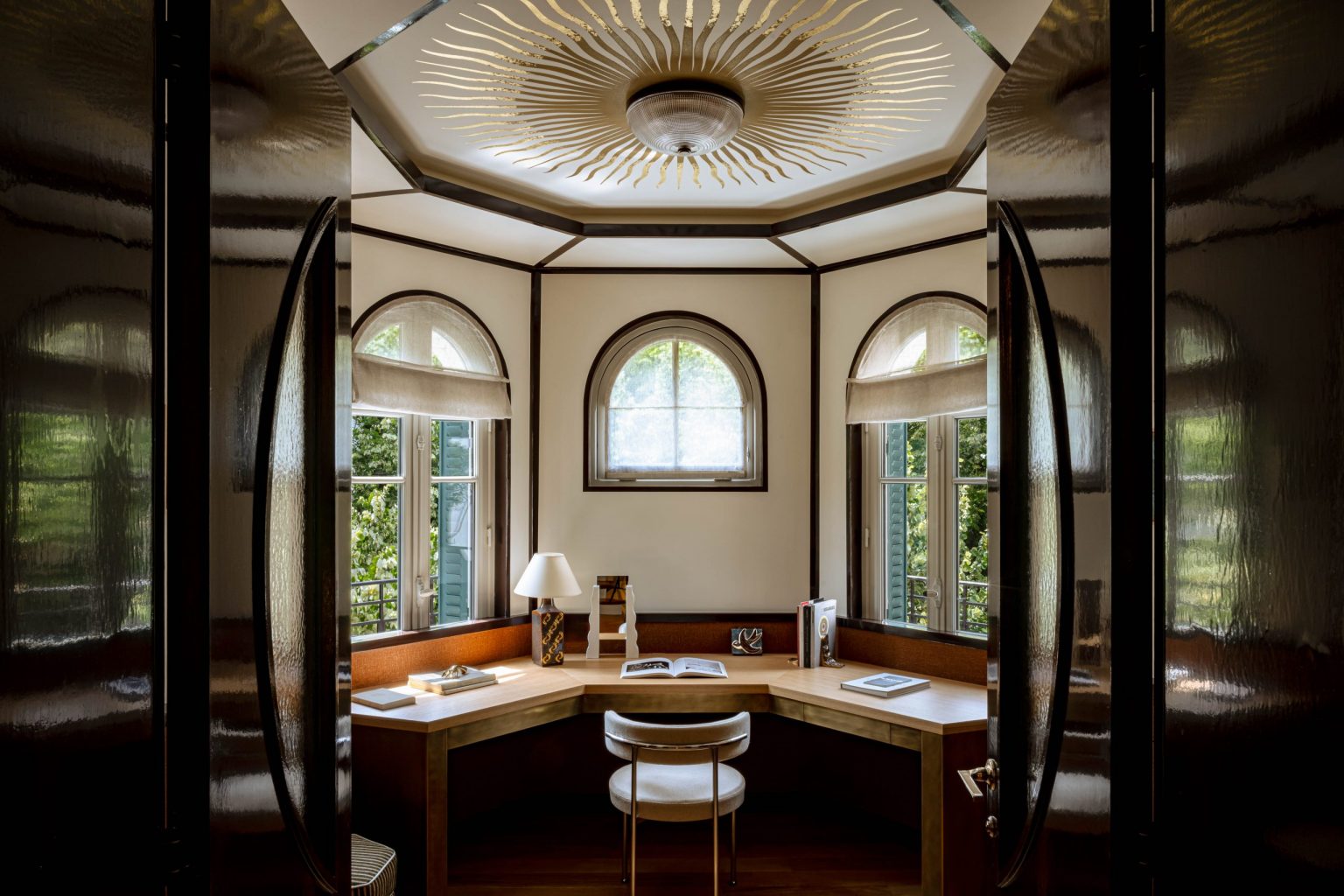bureau en angle par Iconic House