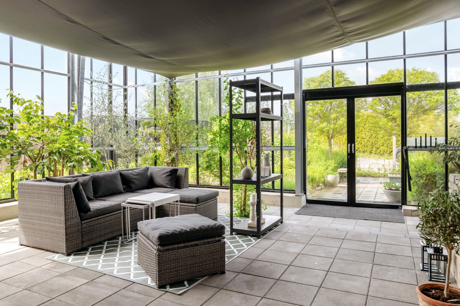 salon maison de verre façon serre