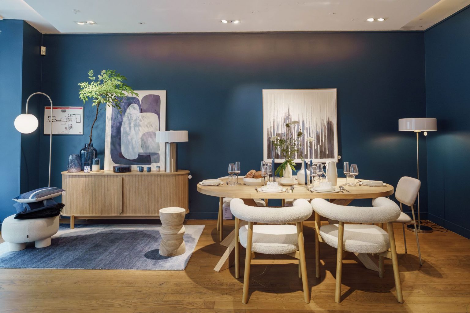 salon design murs bleus catalogue maisons du monde automne/hiver 2025/2026