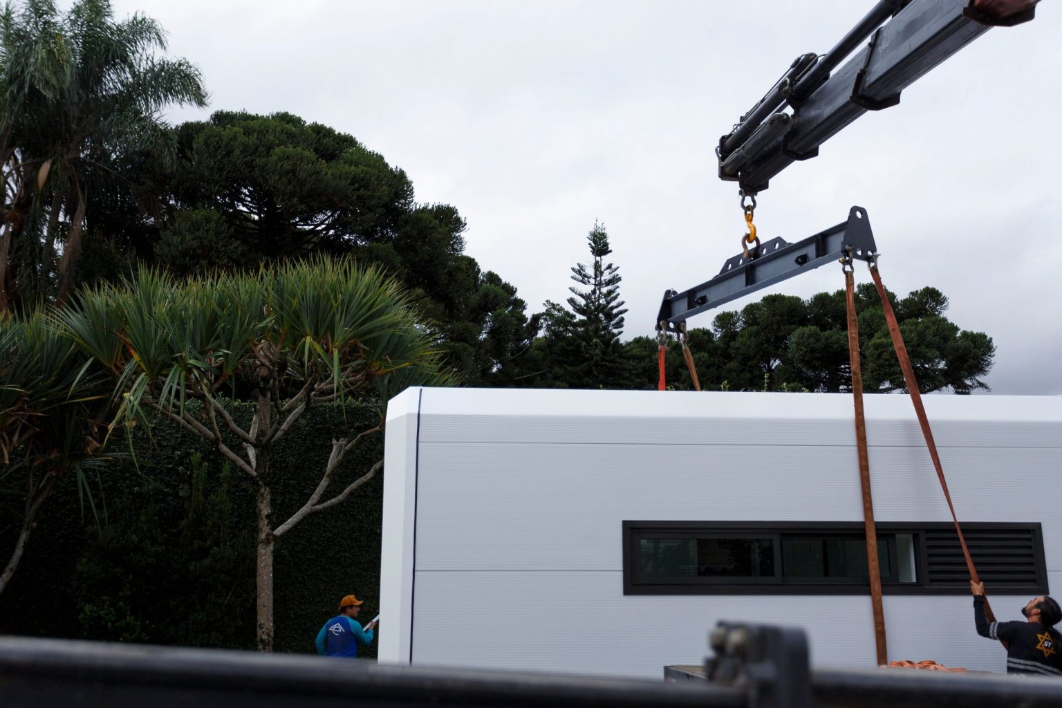 livraison par grue tiny house préfabriquée Nomadem