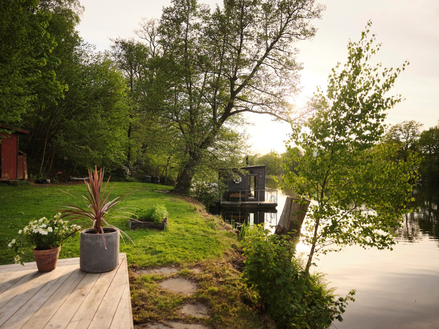 terrasse bois sur le lac