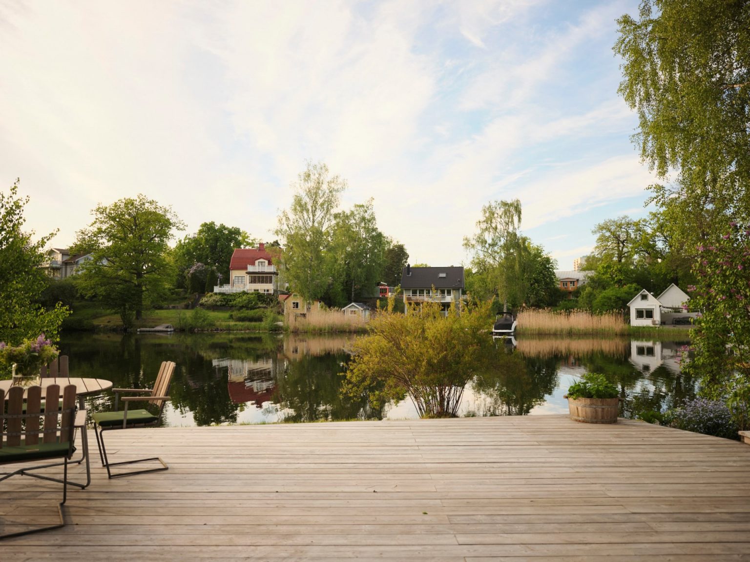 terrasse bois sur le lac