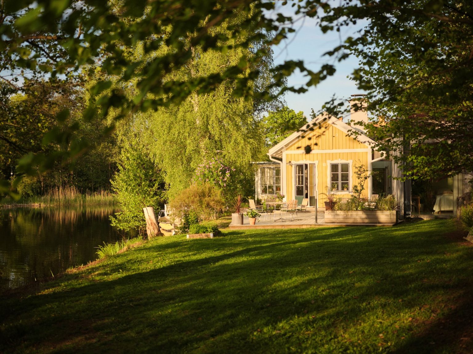 maison bois jaune Suède