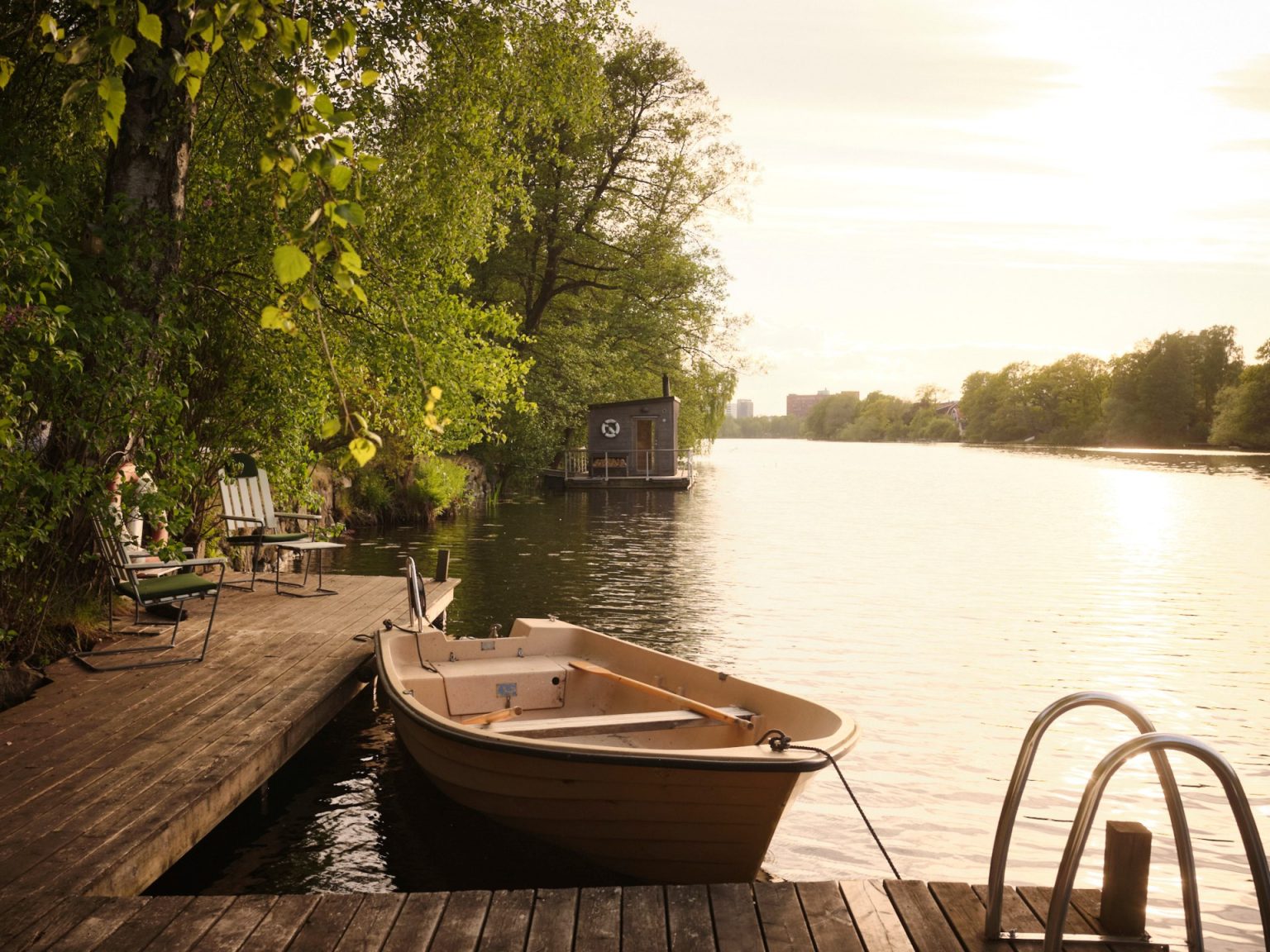terrasse bois sur le lac