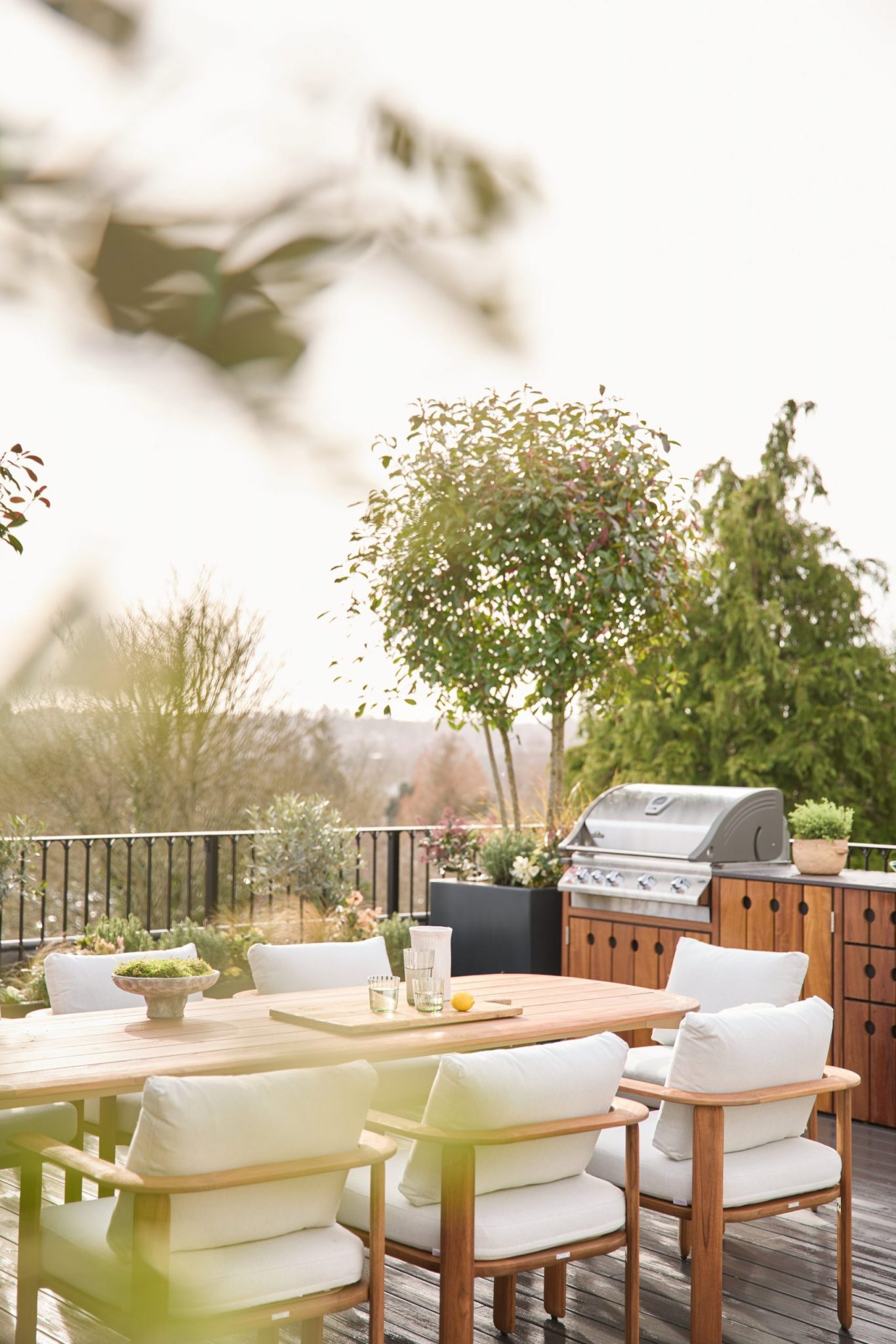 grande terrasse appartement avec cuisine d'été