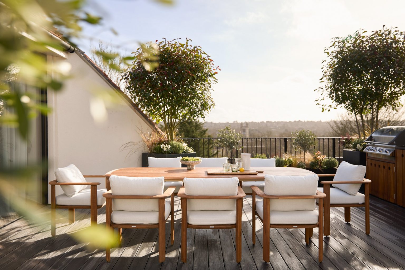 grande terrasse appartement avec cuisine d'été