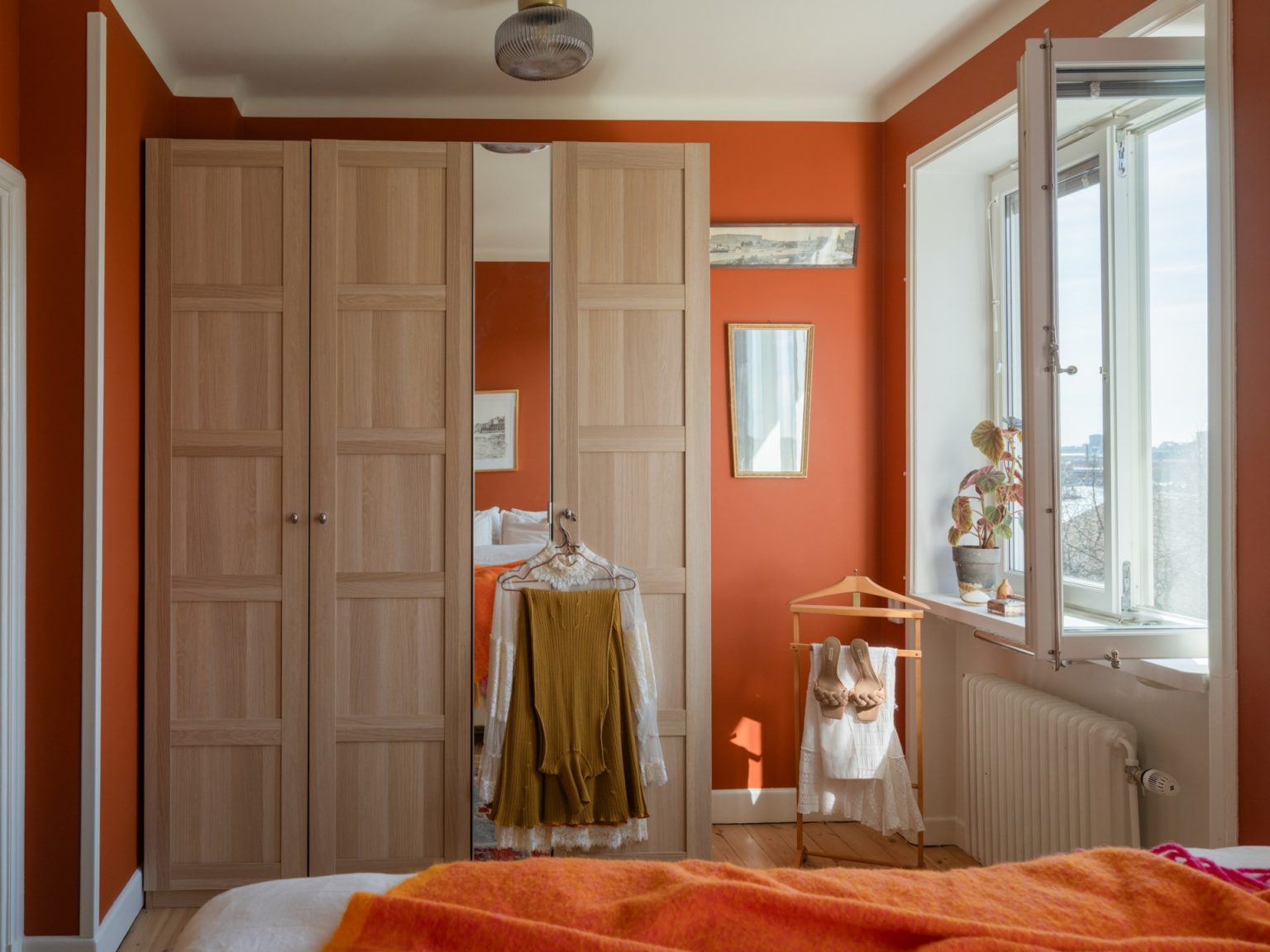 chambre décoration orange scandinave et colorée