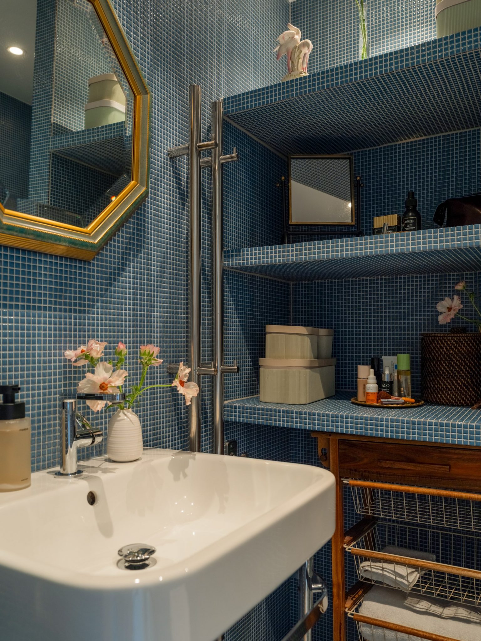 salle de bain mosaïque bleu style rétro