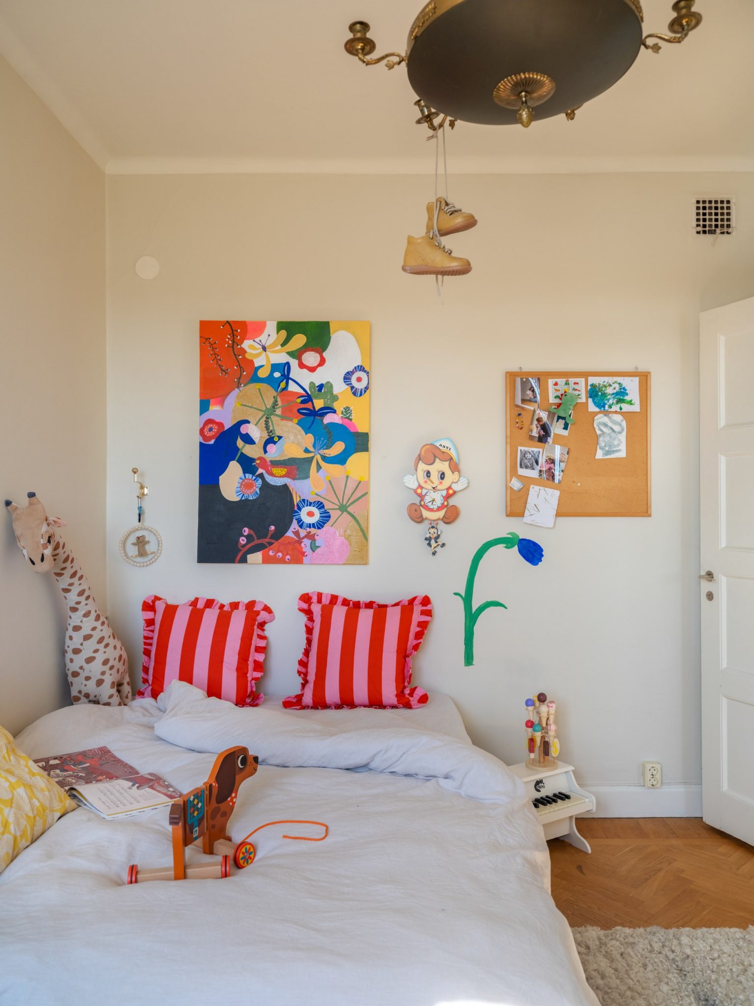chambre décoration scandinave et colorée