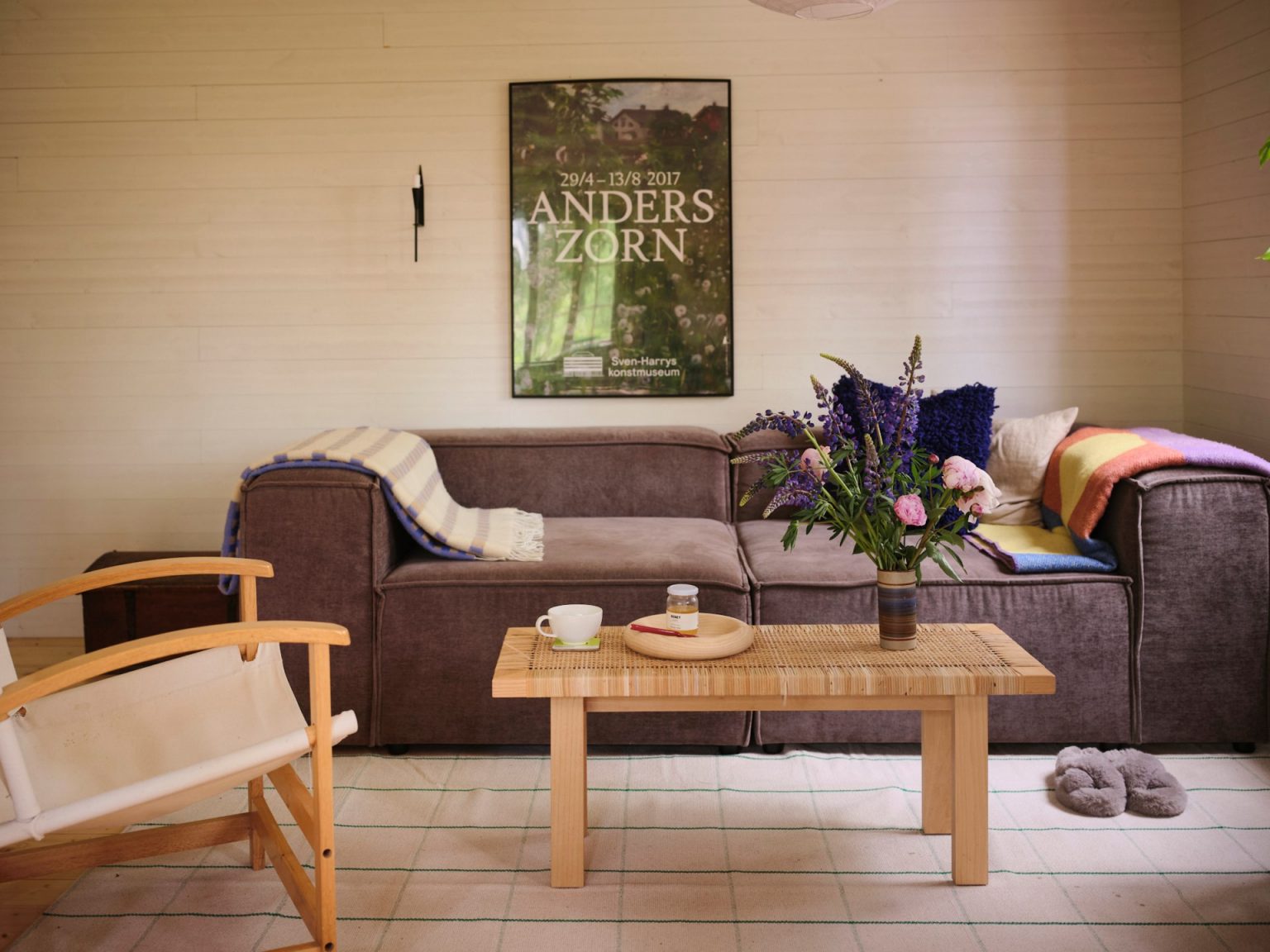 et salon décoration scandinave maison rouge en bois Suède