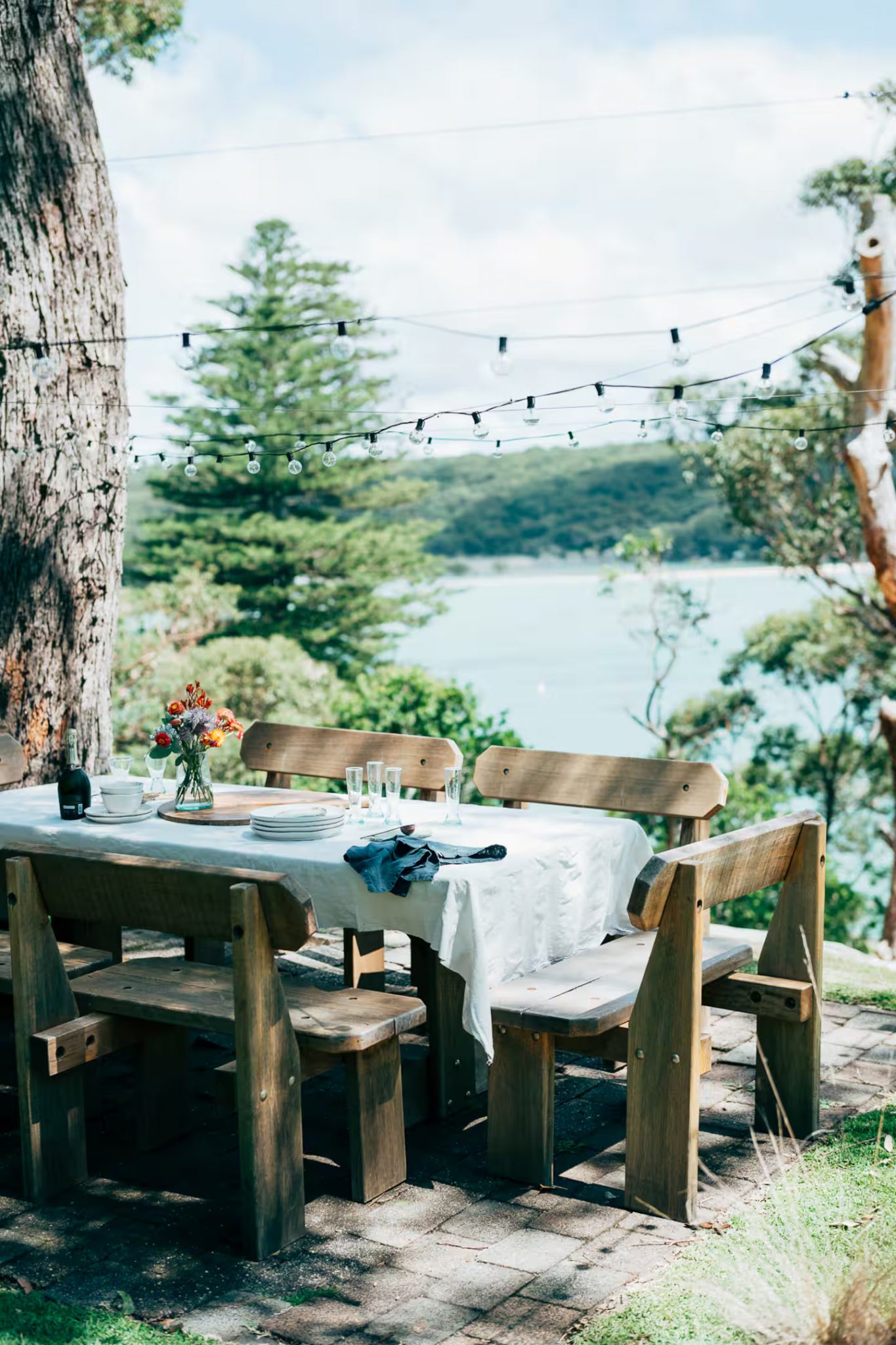 salle à manger extérieure décoration rustique chic Simpson Cottage Bundeena