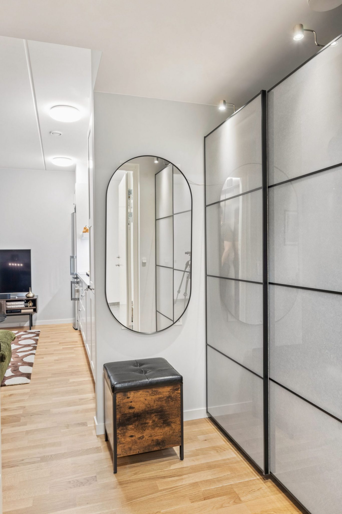 entrée avec armoire IKEA Pax 