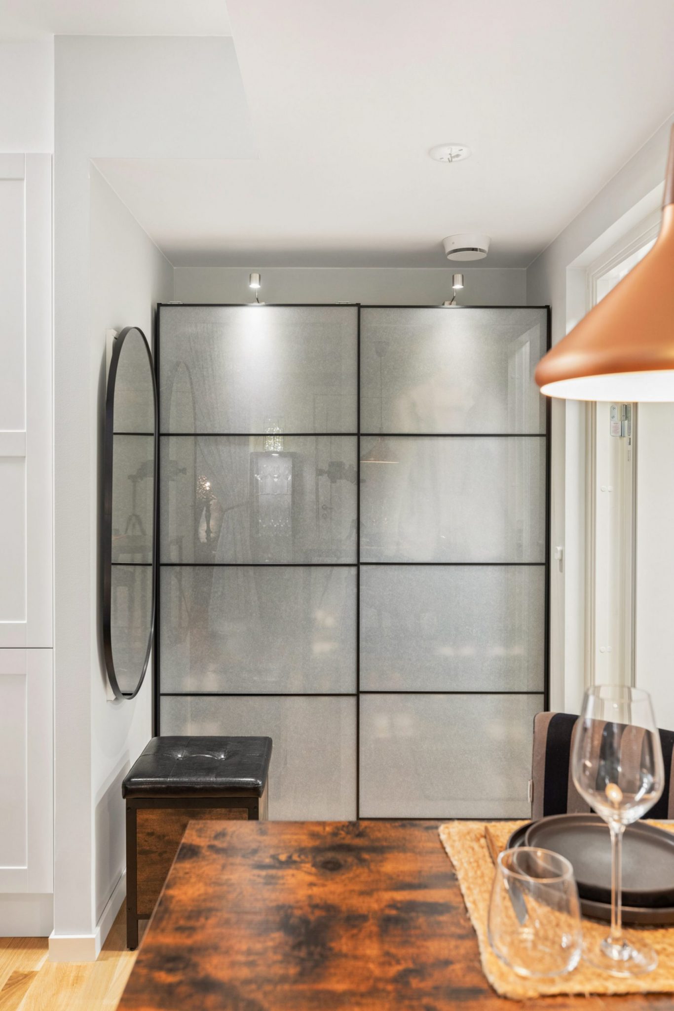 entrée avec armoire pax