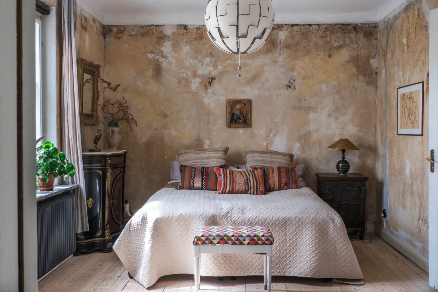 chambre murs bruts 