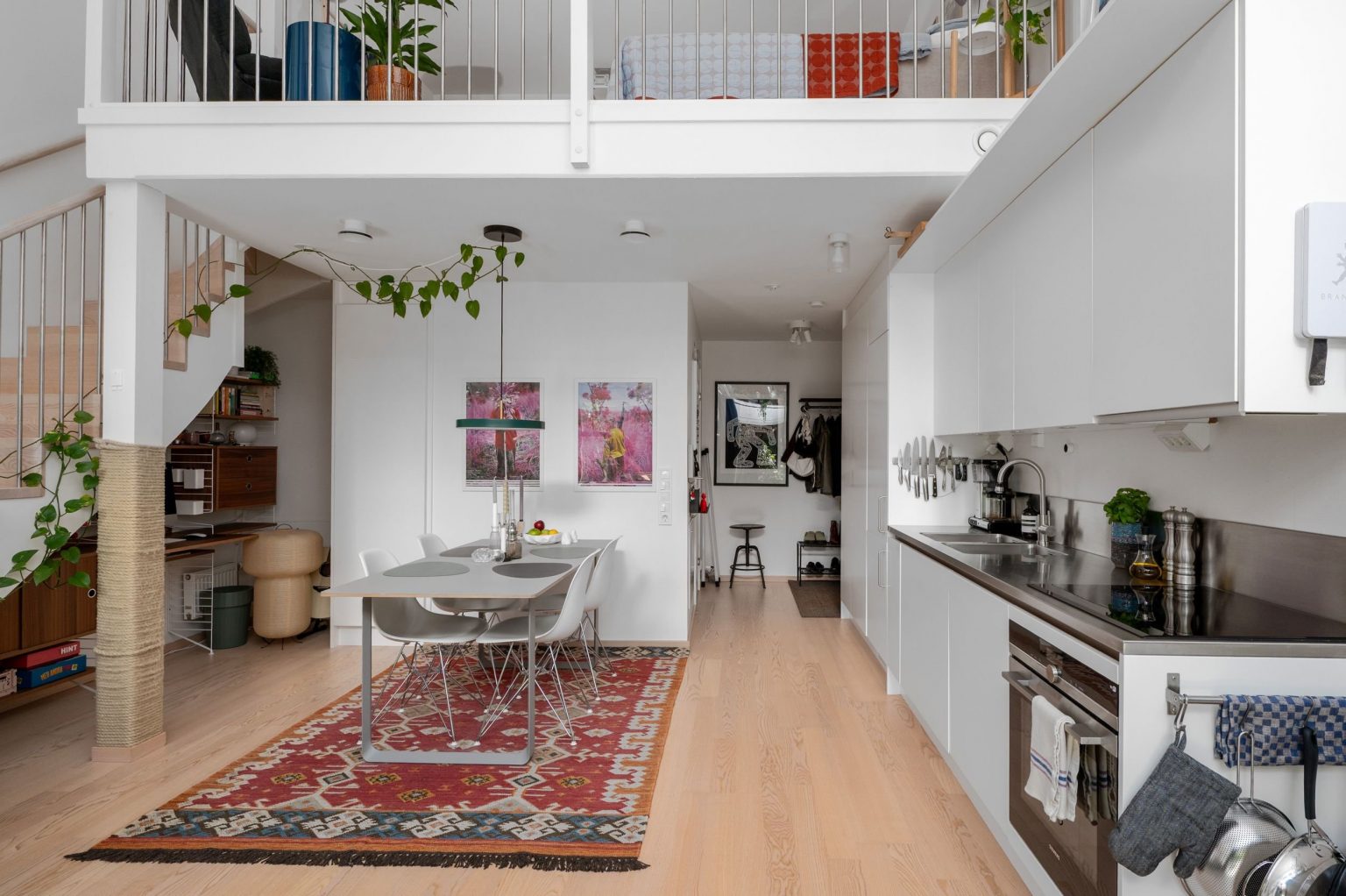 cuisine et salle à manger avec mezzanine deux-pièces 61m2 en duplex