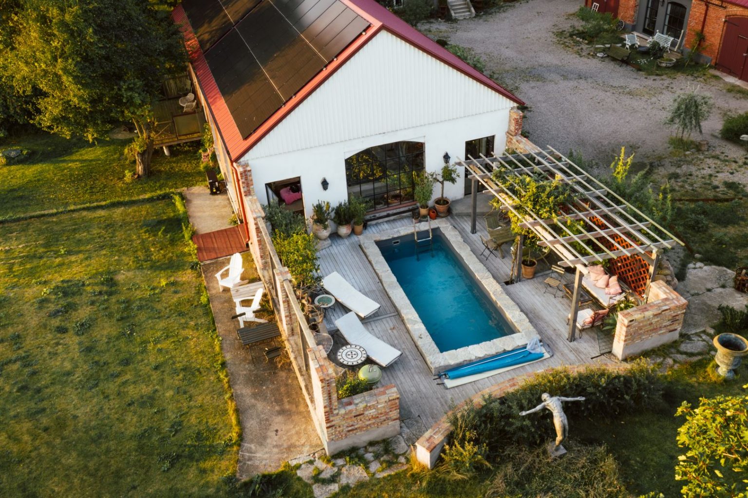 maison ancienne avec piscine