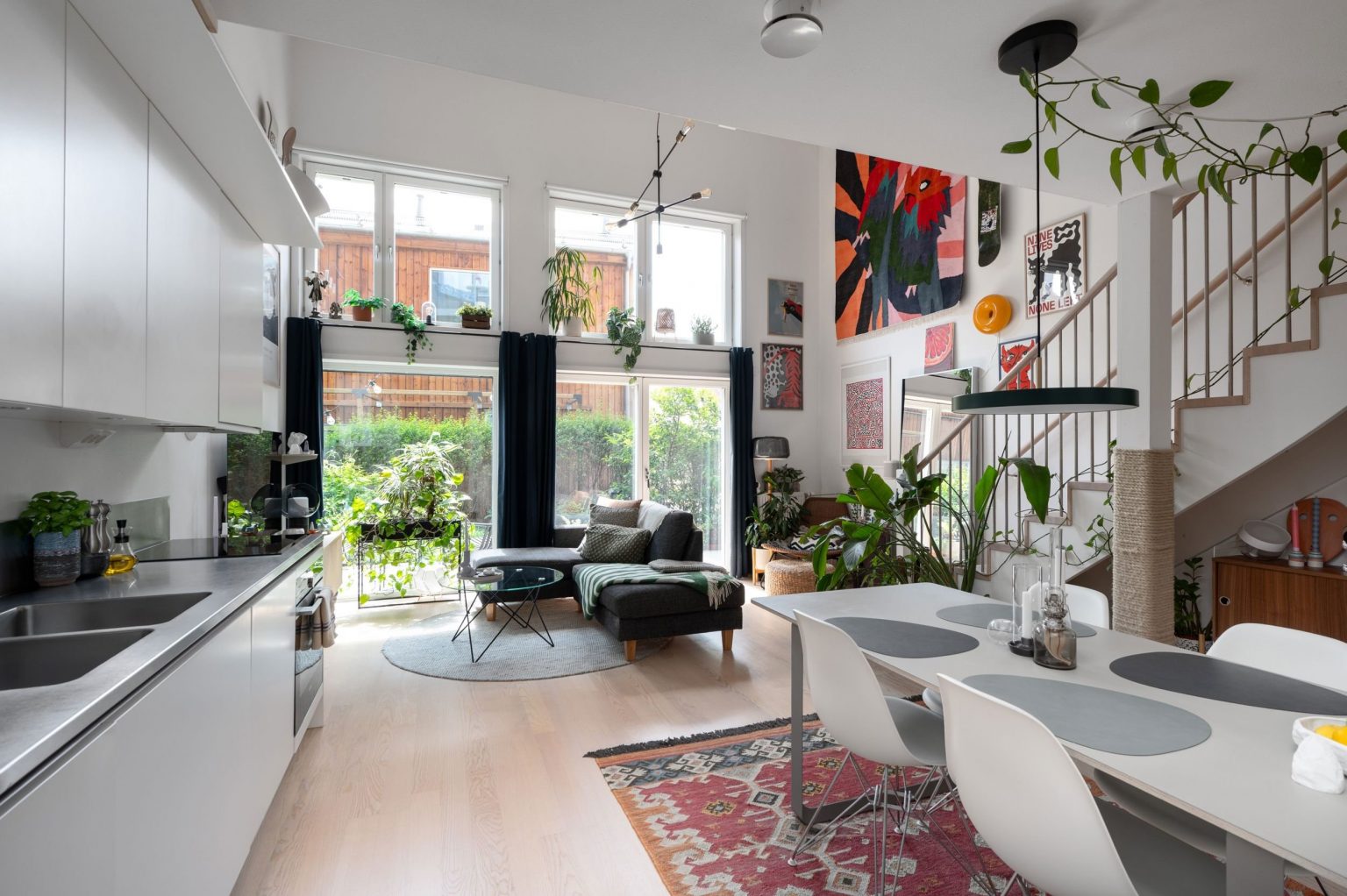 cuisine et salle à manger avec mezzanine deux-pièces 61m2 en duplex