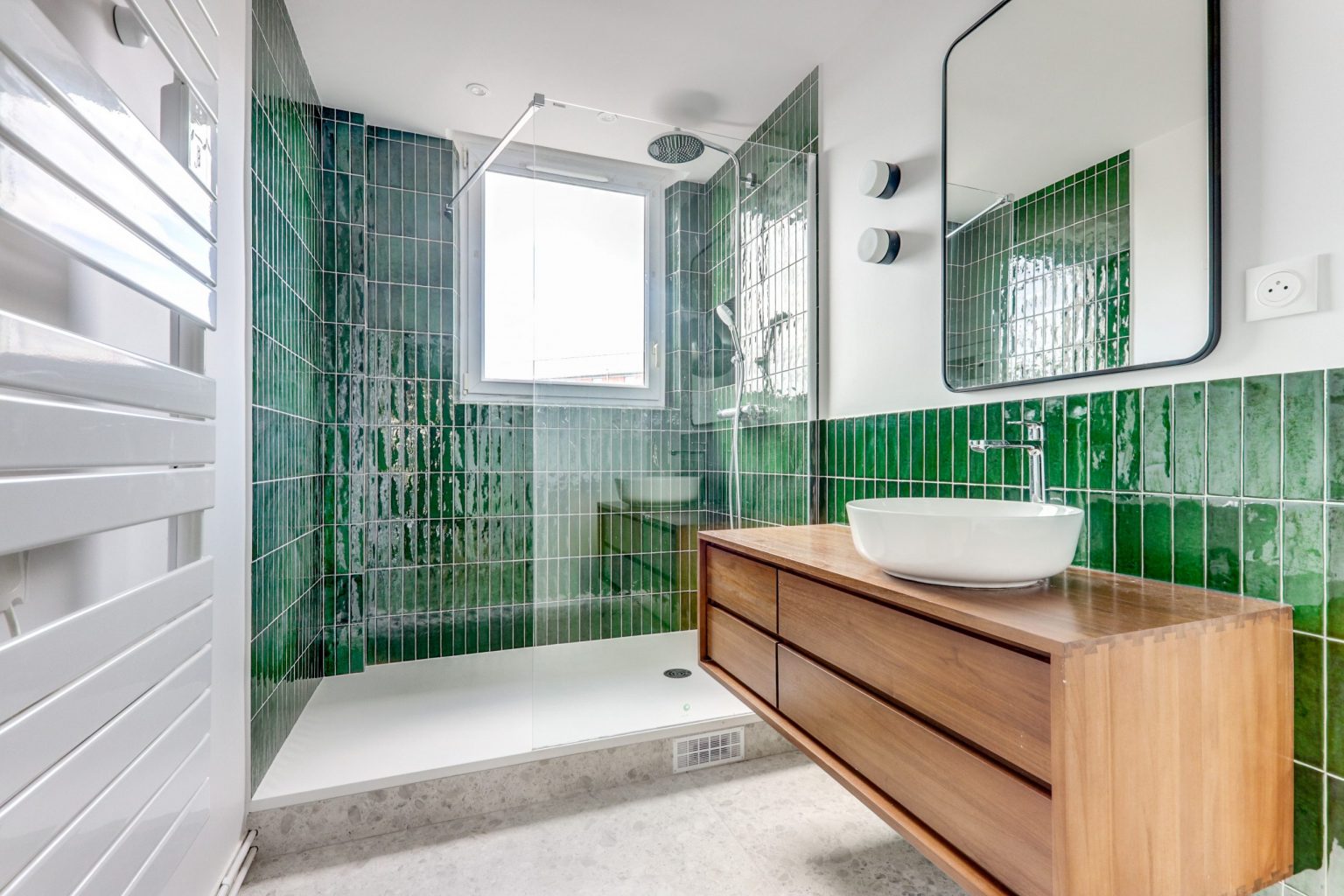 salle de bain carrelage vert crédit photo @adorarenovation