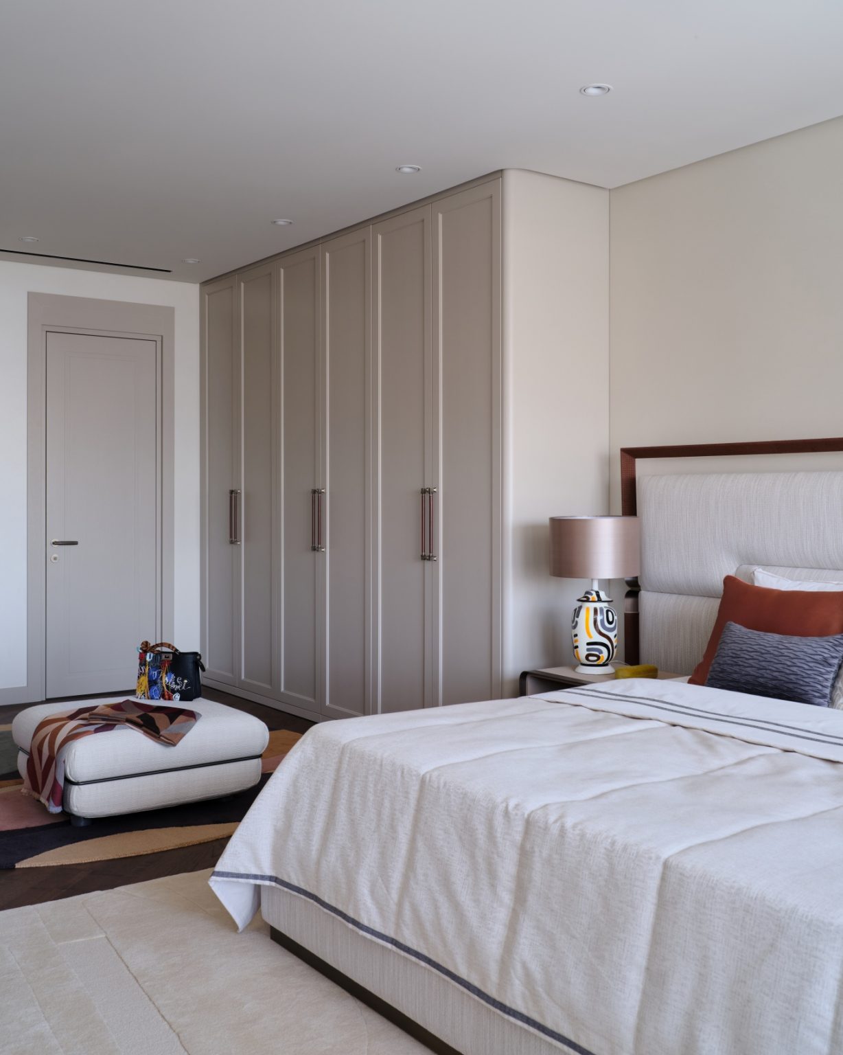 chambre avec dressing ouvert décoration contemporaine