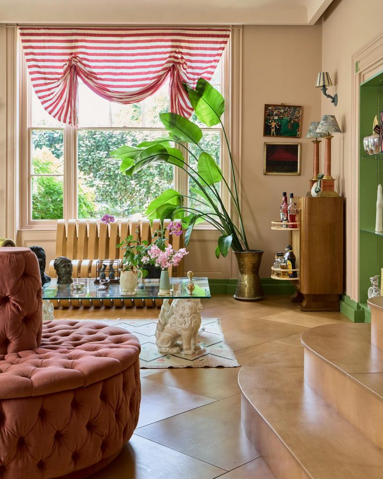 Une maison de ville à la décoration unique et colorée en Angleterre