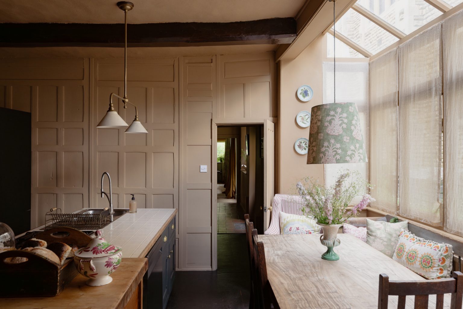 cuisine avec espace repas décoration campagne chic maison anglaise