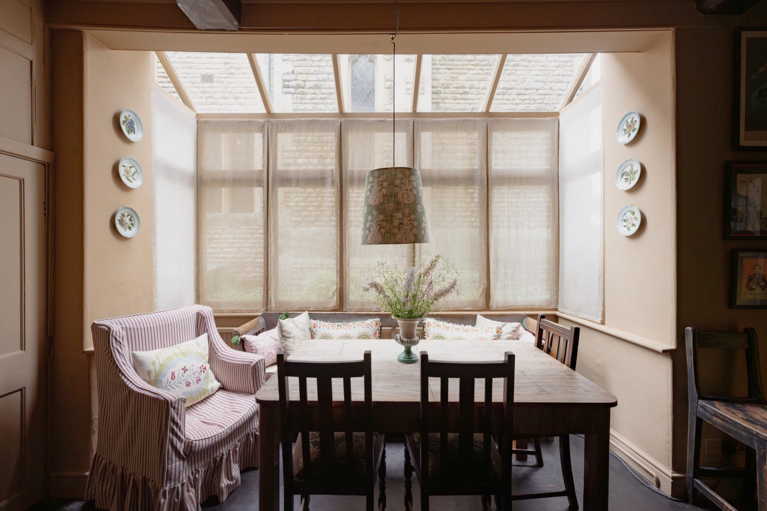 espace repas dans cuisine décoration campagne chic maison anglaise