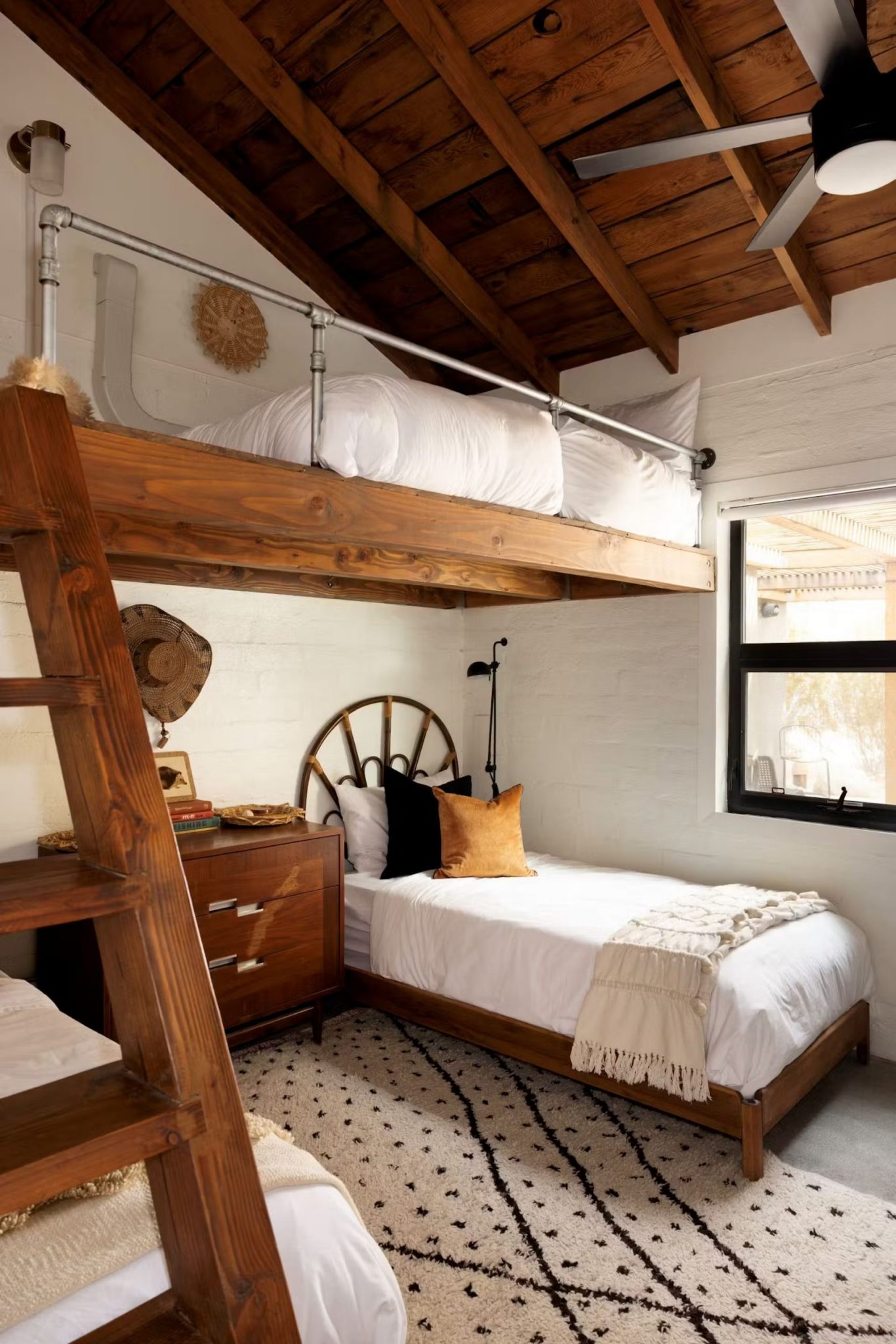 chambre lits superposés décoration rustique moderne maison Joshua Tree