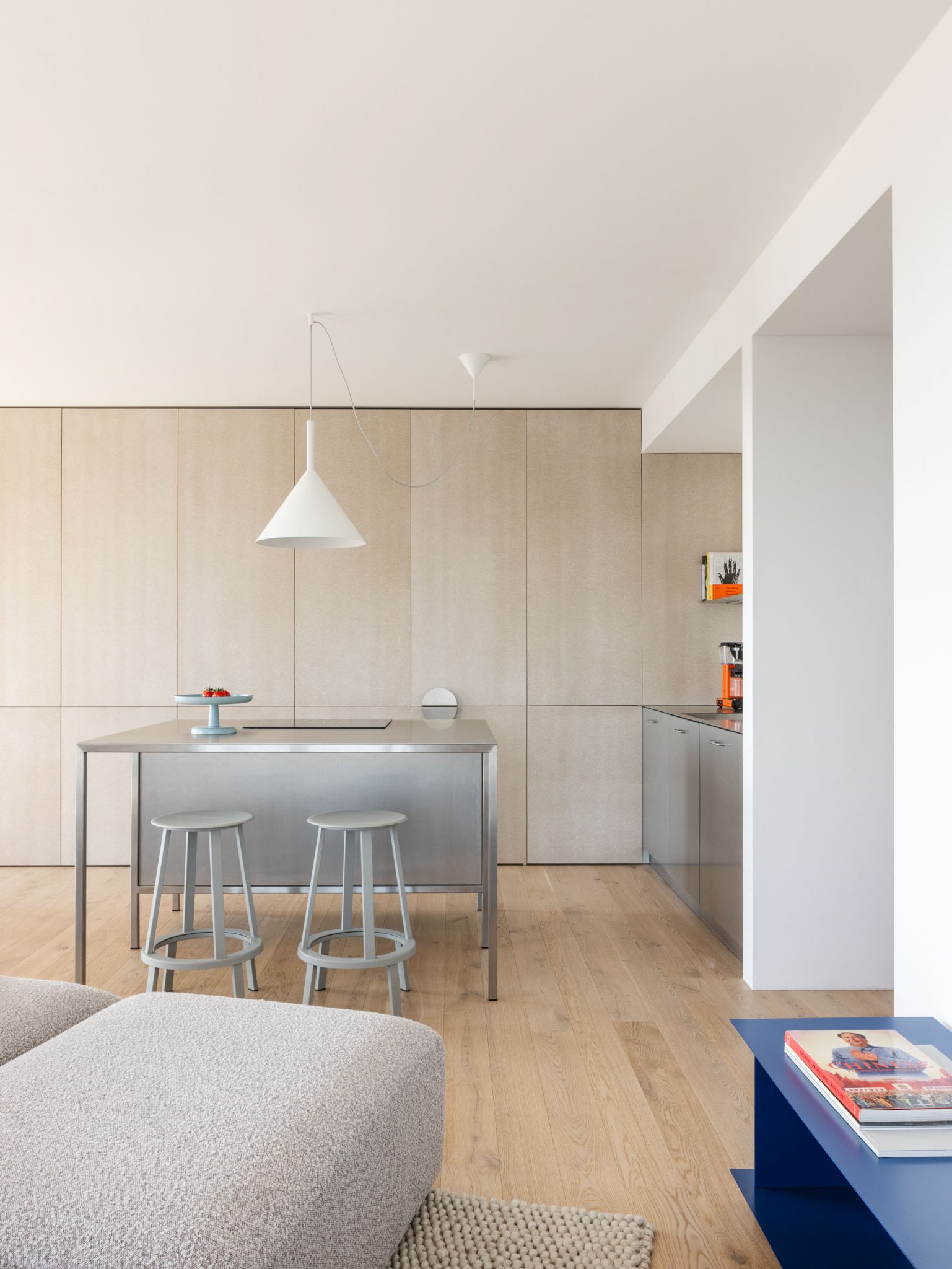 cuisine avec îlot inox décoration design