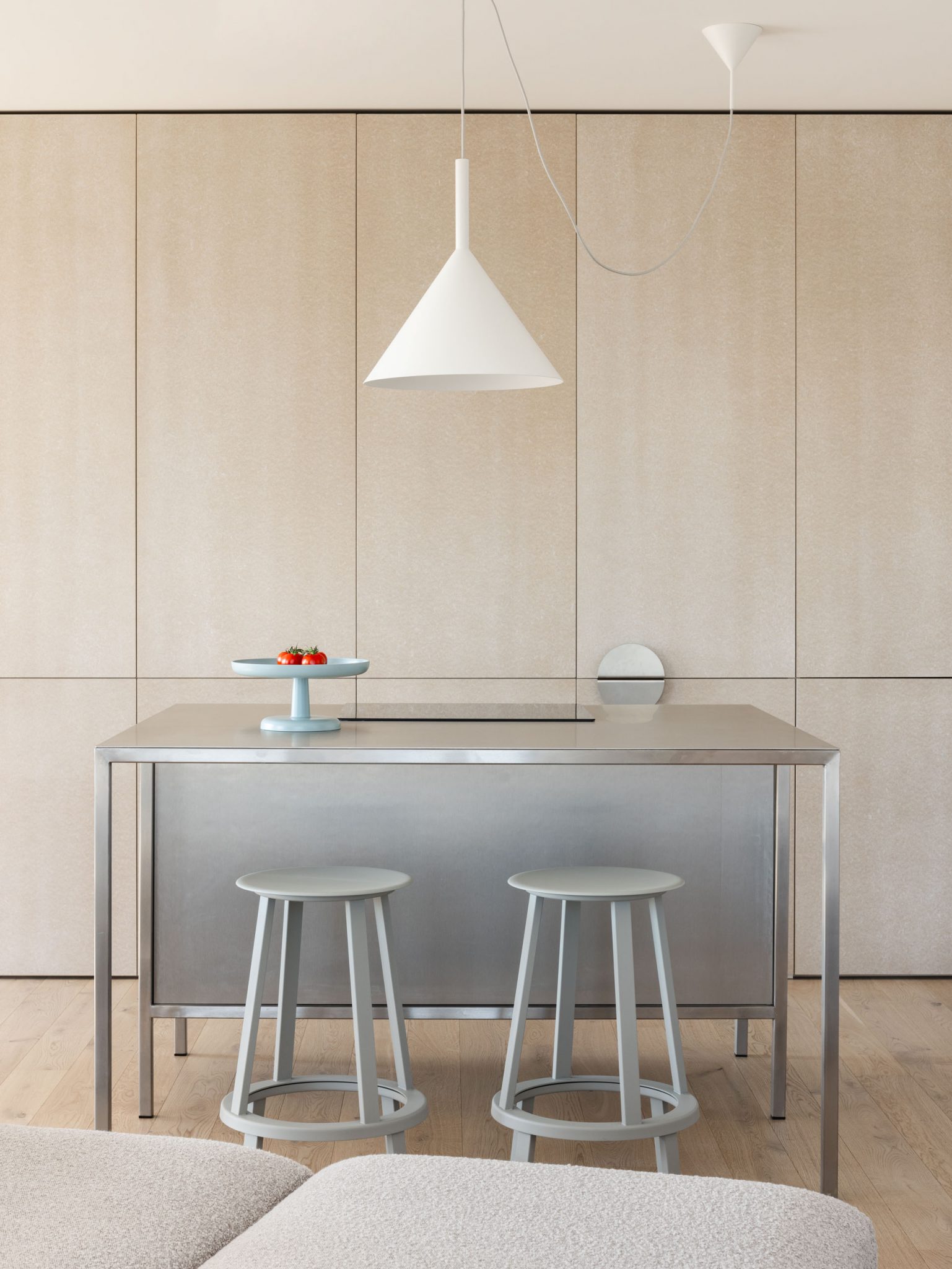 îlot de cuisine décoration design gris et métal