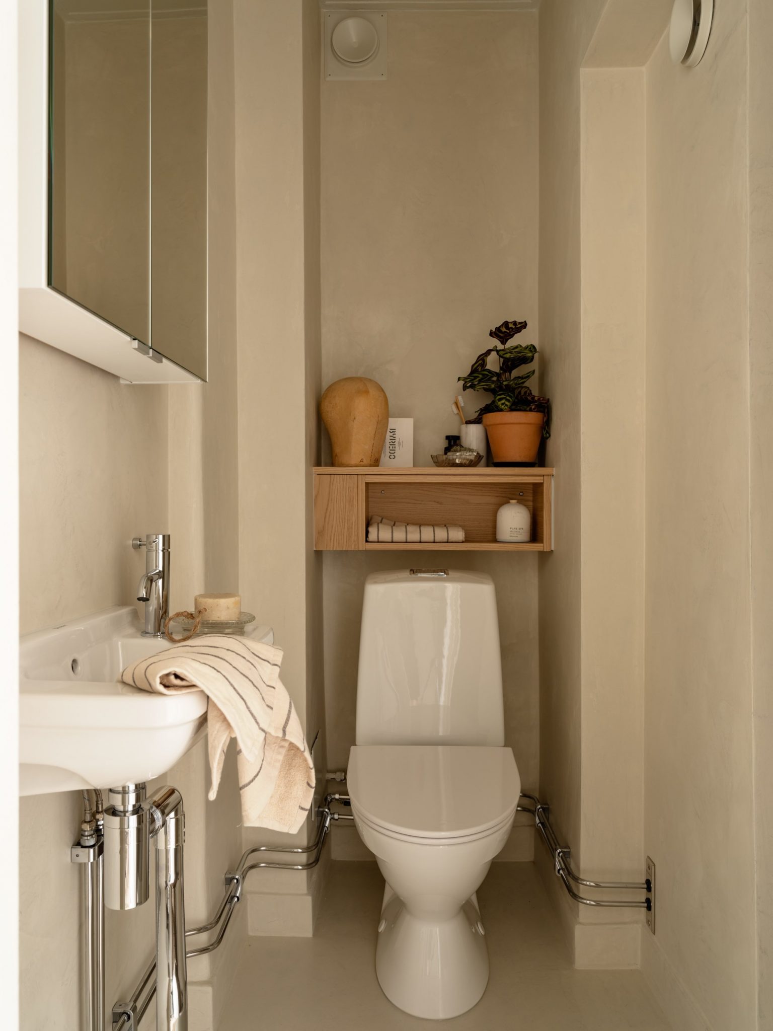 toilettes beige