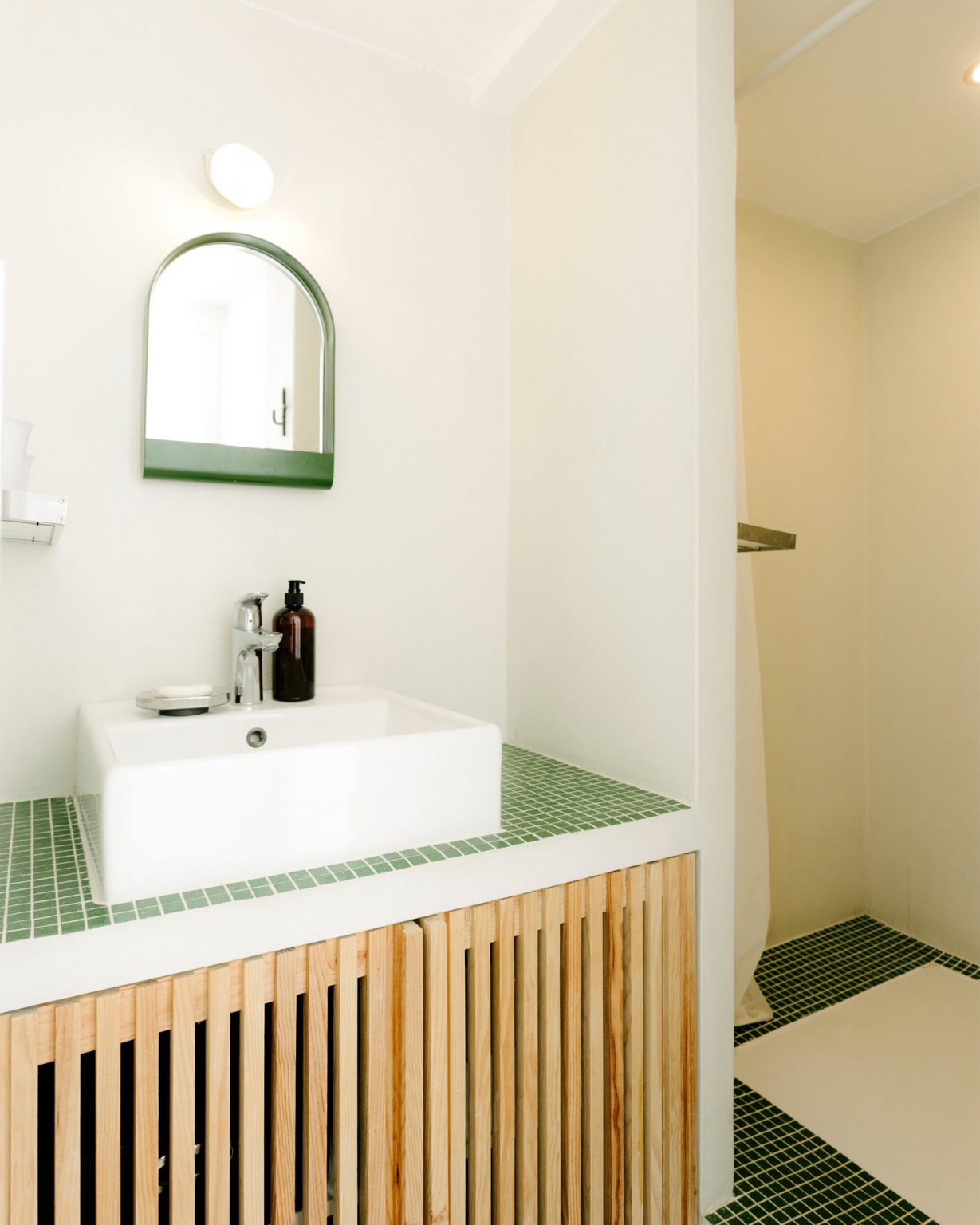 salle de bain maison basque avec piscine Maisons Domino Guéthary