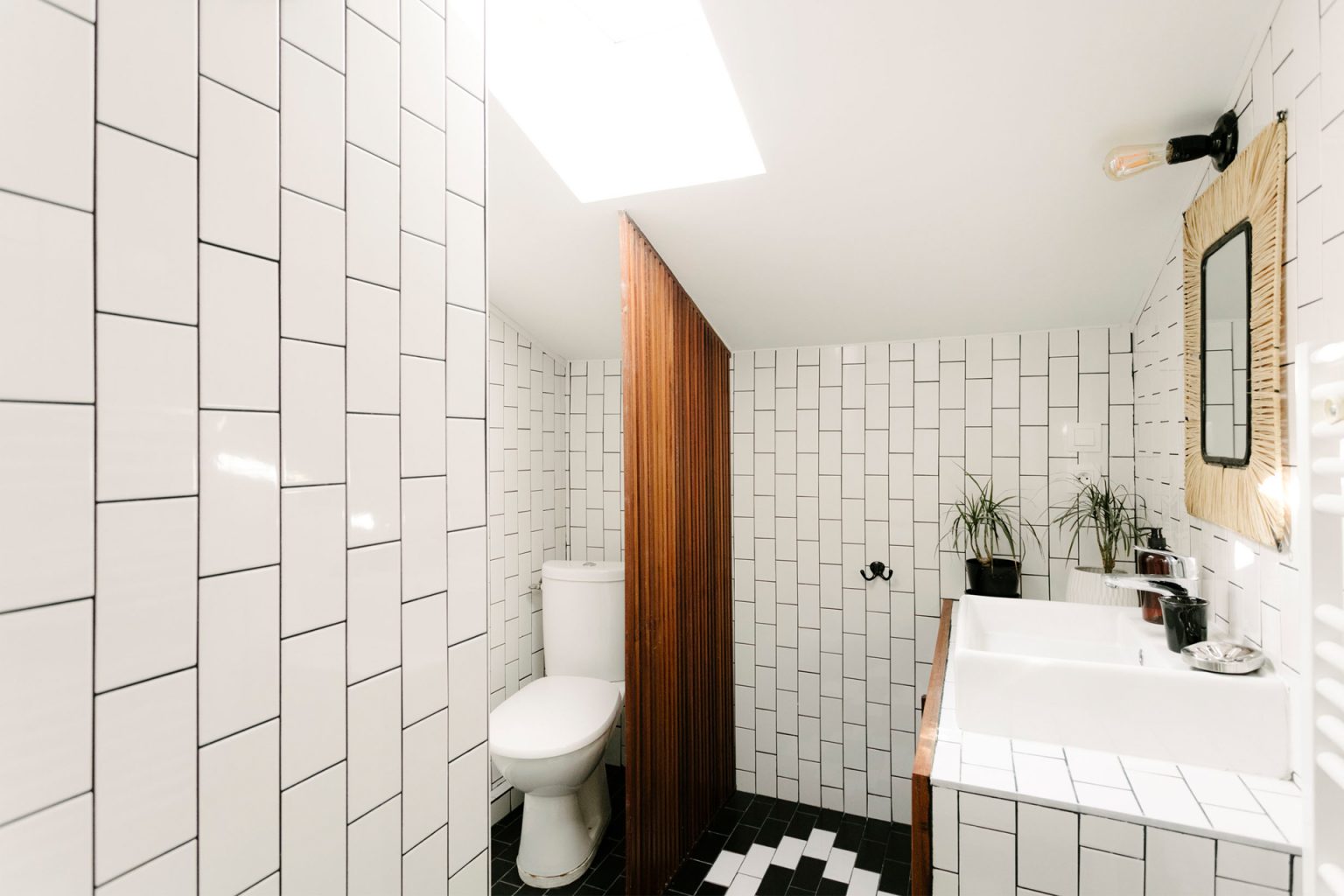 salle de bain maison basque avec piscine Maisons Domino Guéthary